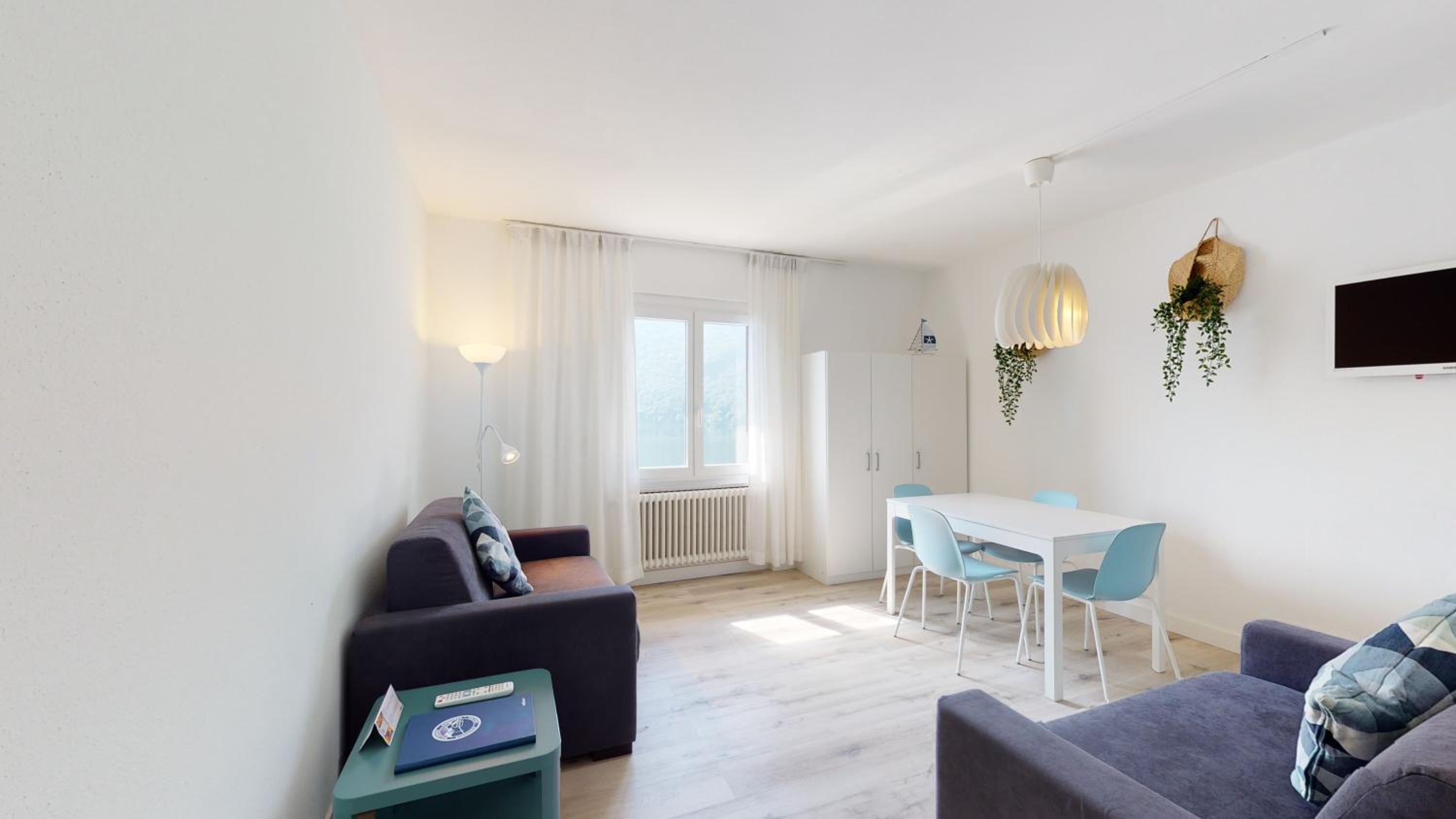 Two-Bedroom Apartment With Lake View photo 2