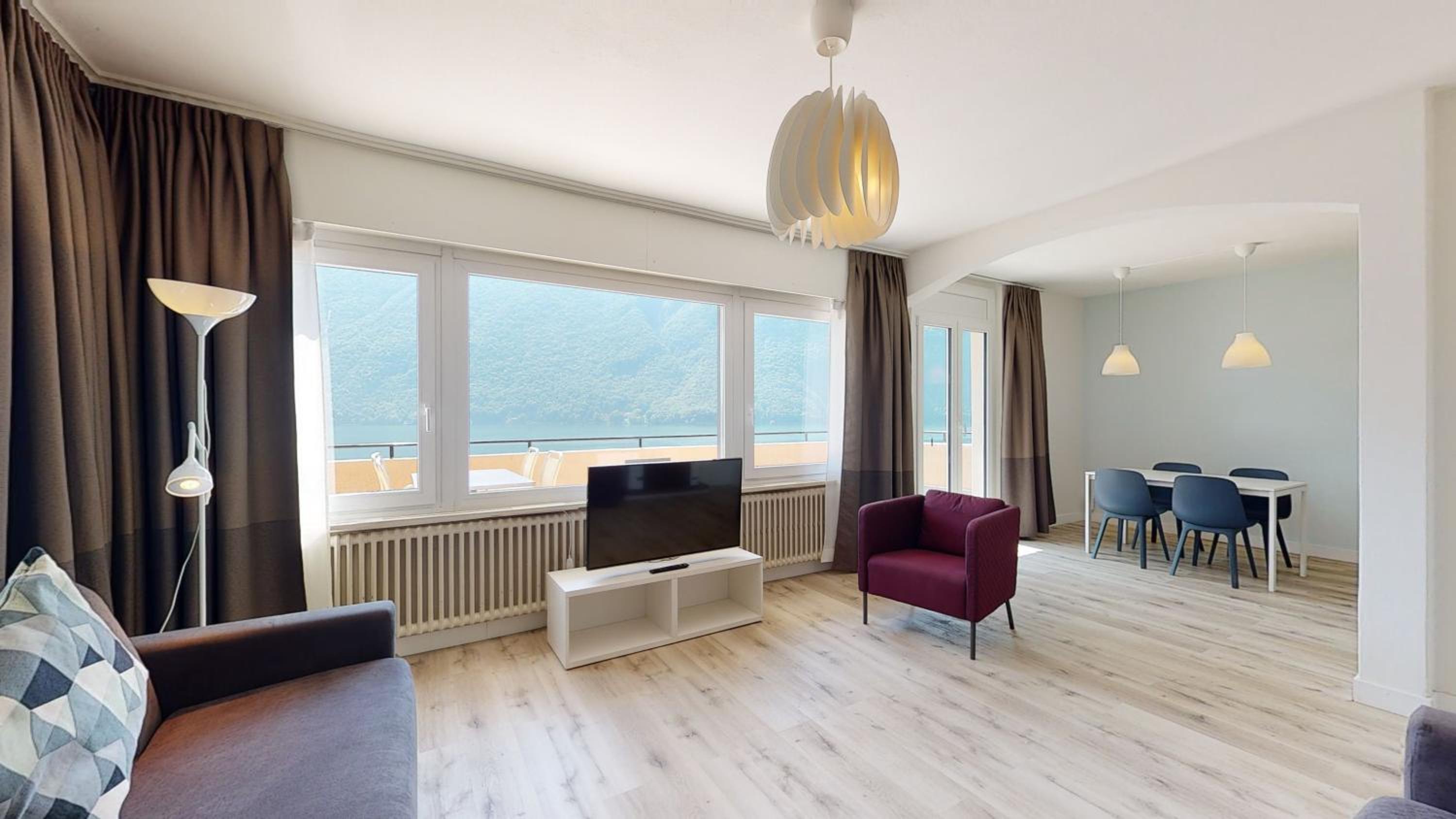 One-Bedroom Apartment With Lake View photo 2