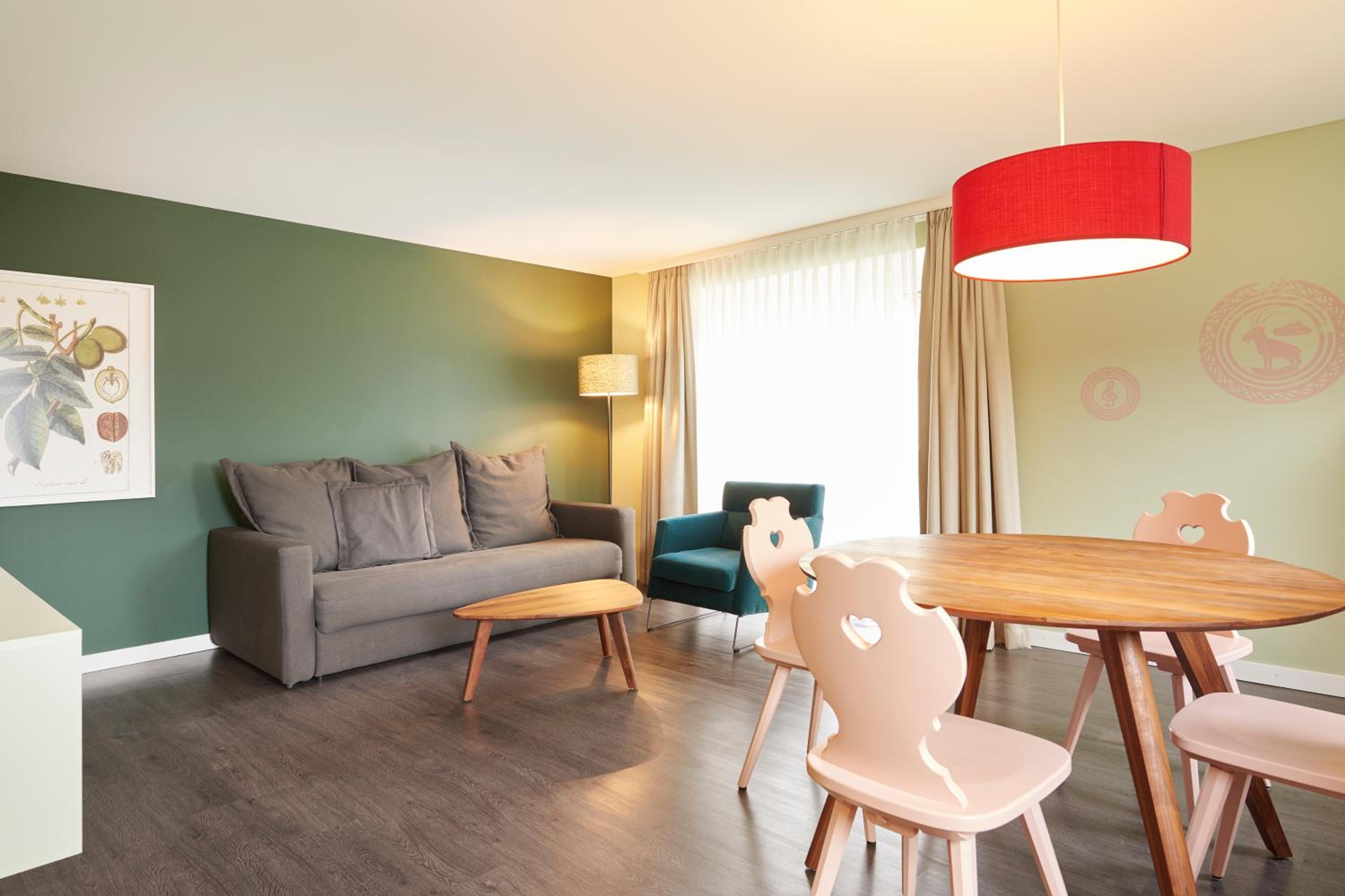 Modern One-Bedroom Apartment photo 2