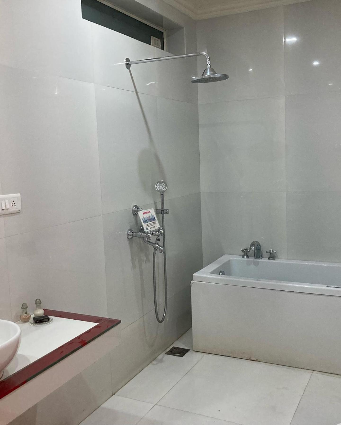 Standard Suite - Photo 4