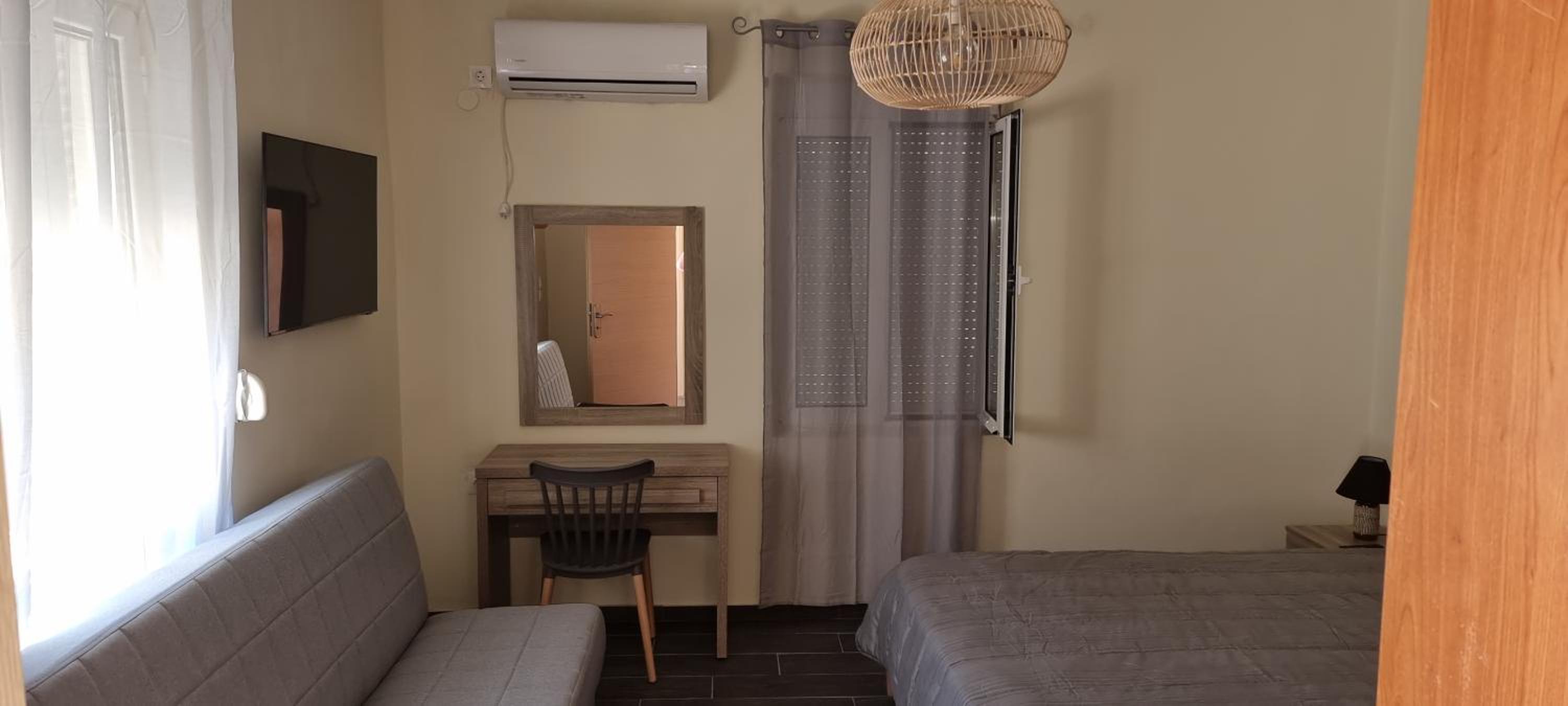 One-Bedroom Apartment photo 2