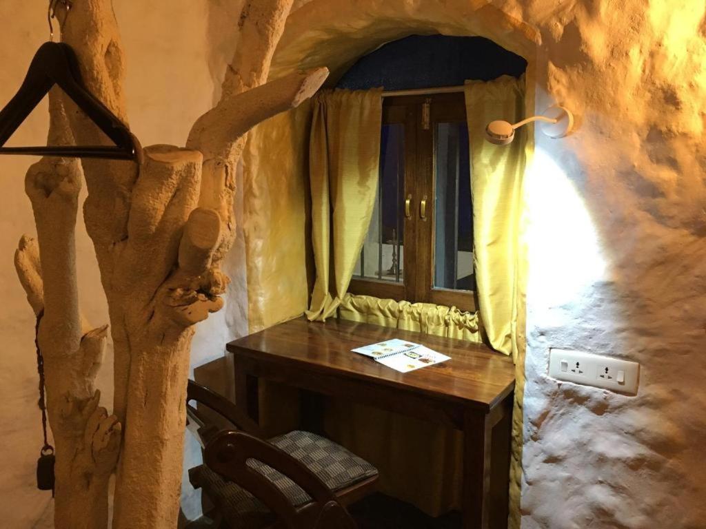 Deluxe Double Room - Photo 9