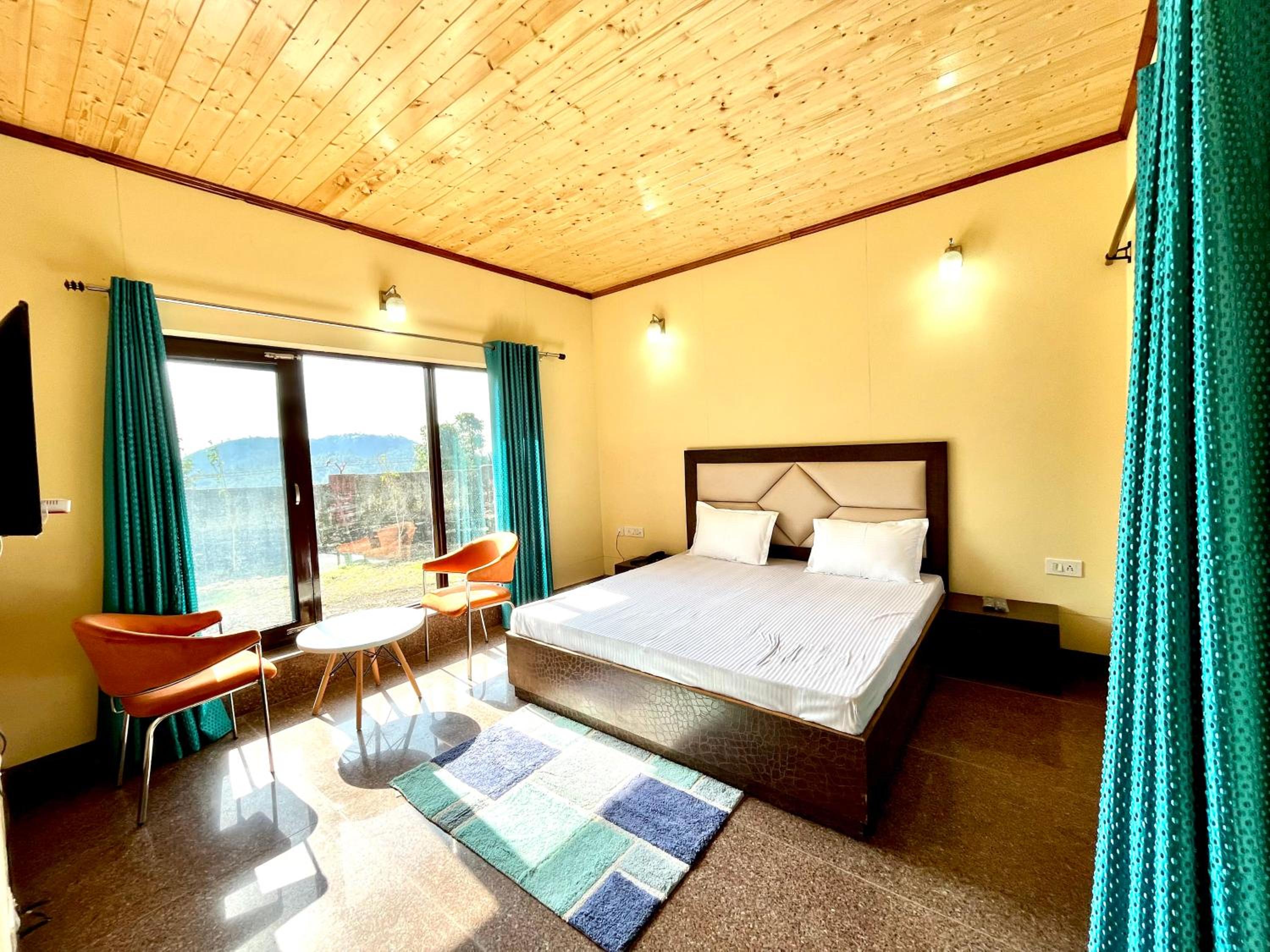 Deluxe Family Suite photo 1