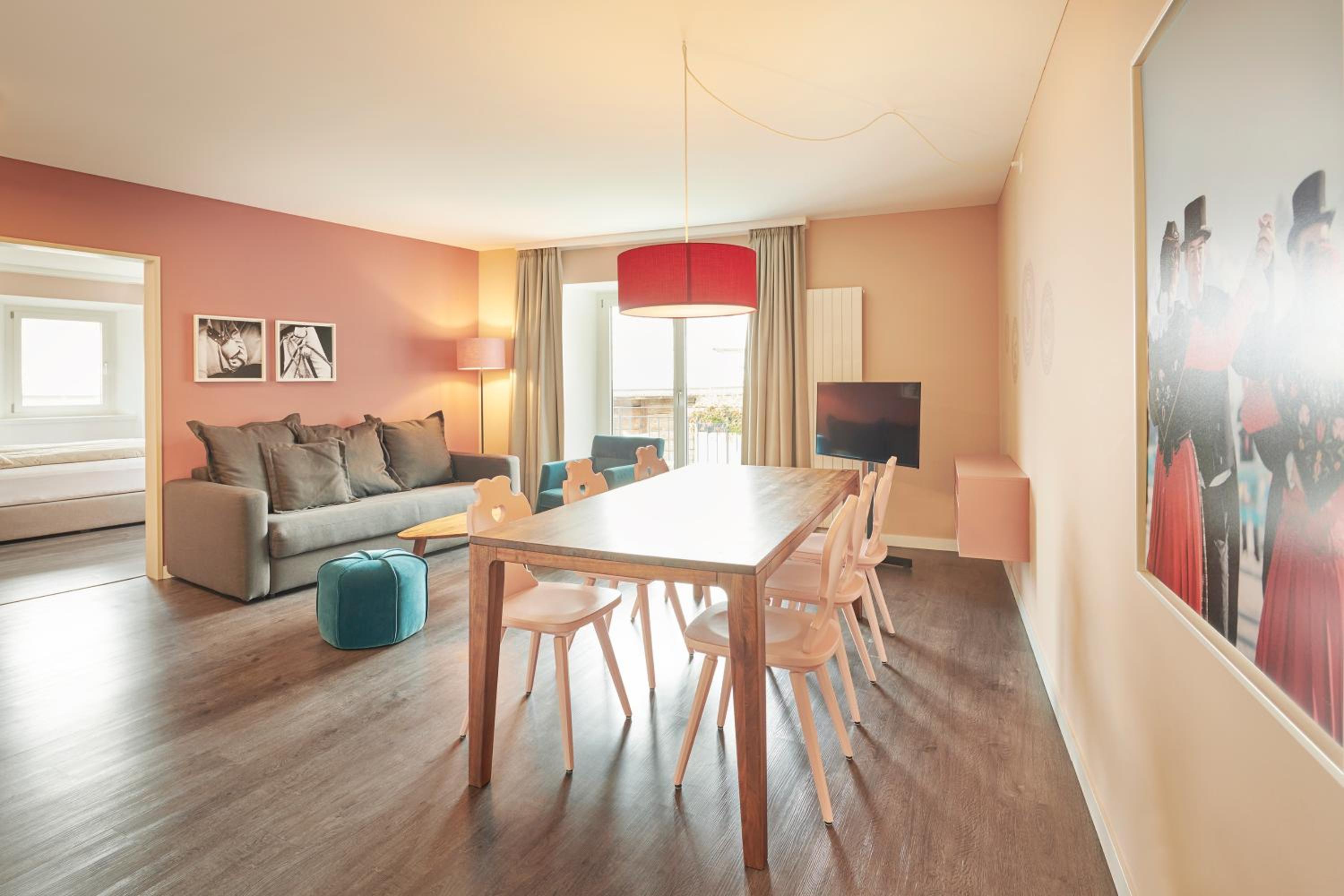 Modern Two-Bedroom Apartment photo 2