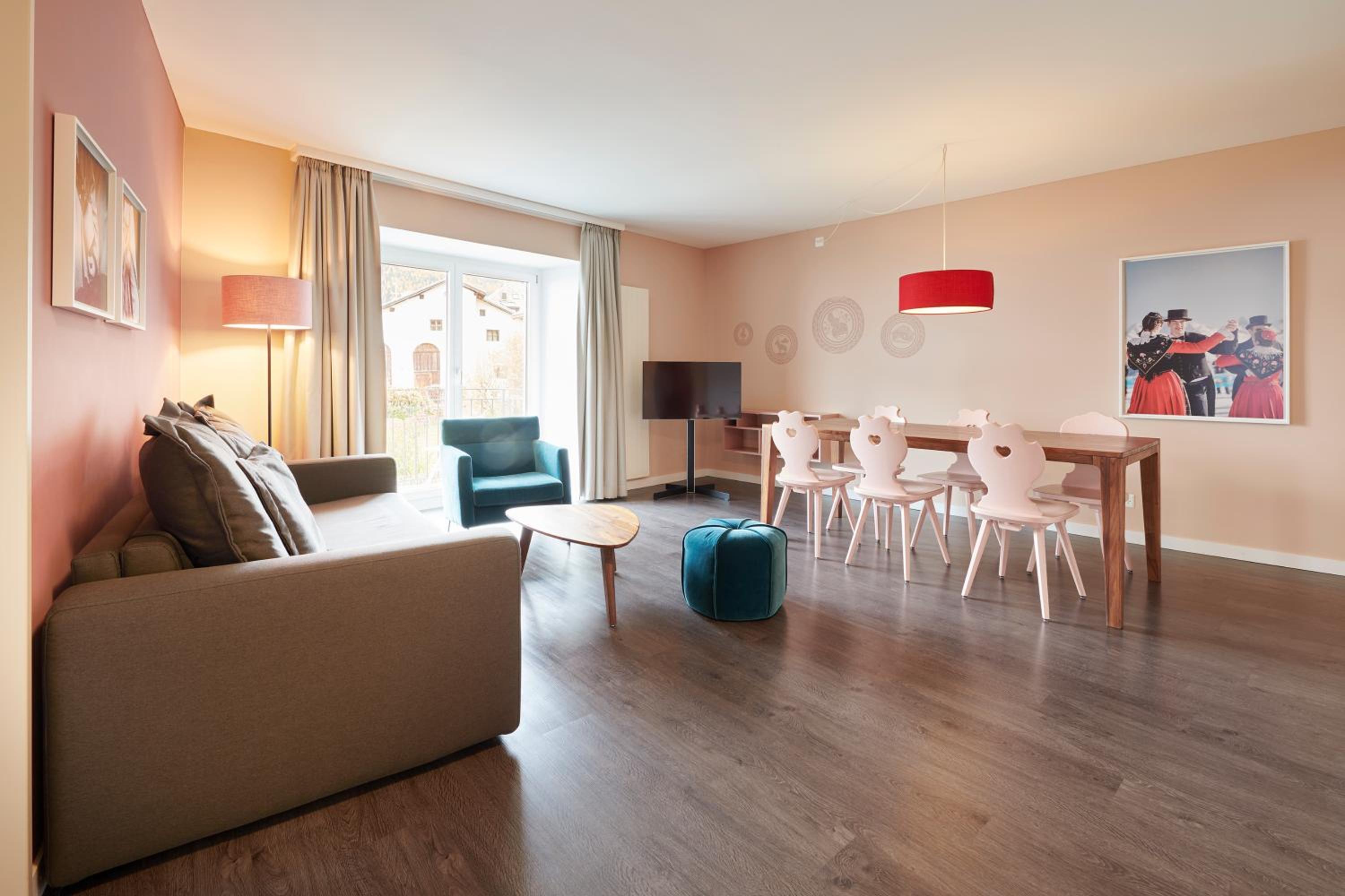 Modern Two-Bedroom Apartment photo 1