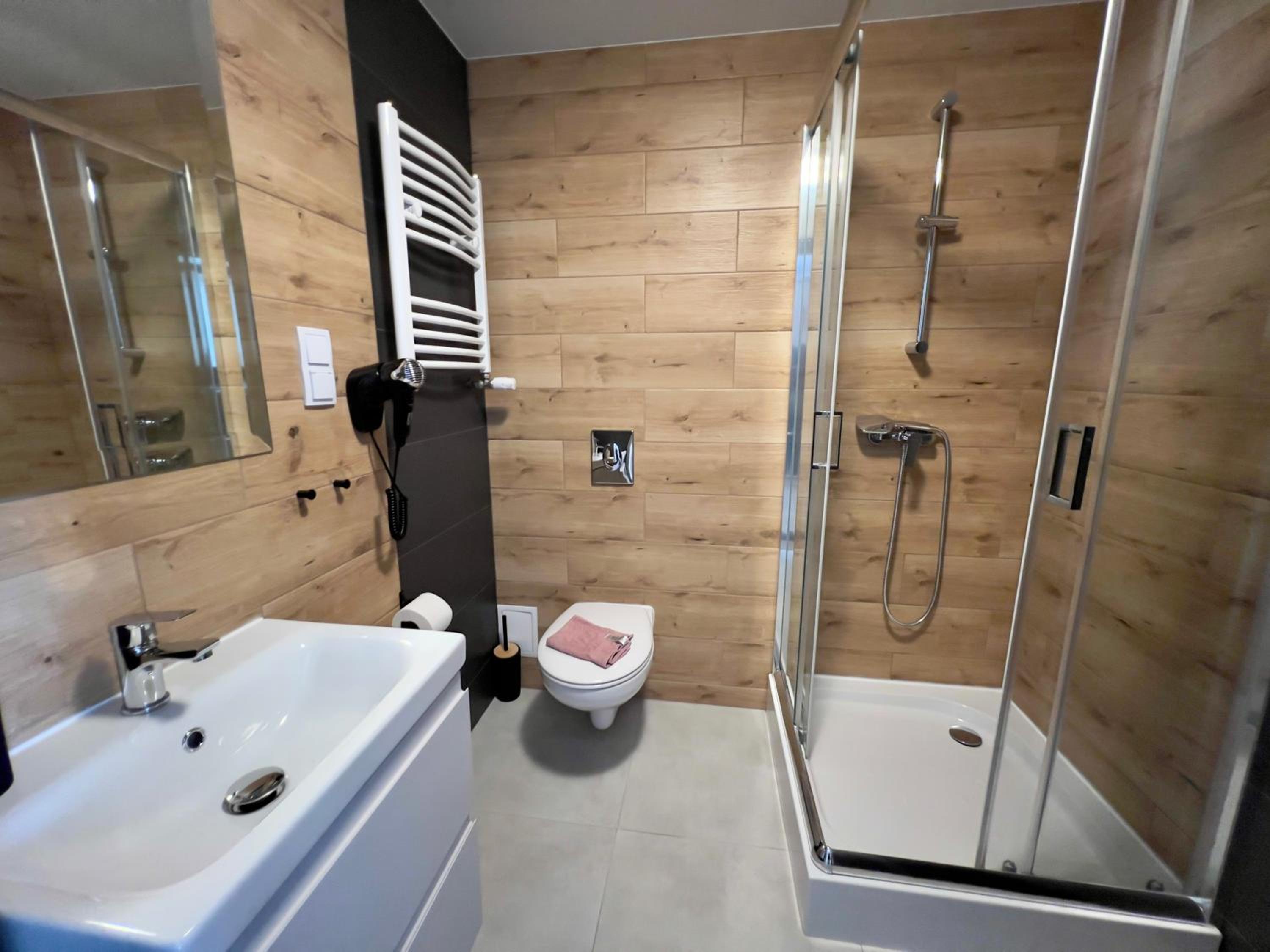 Double Room with Balcony (2 Adults + 1 Child) - Photo 4