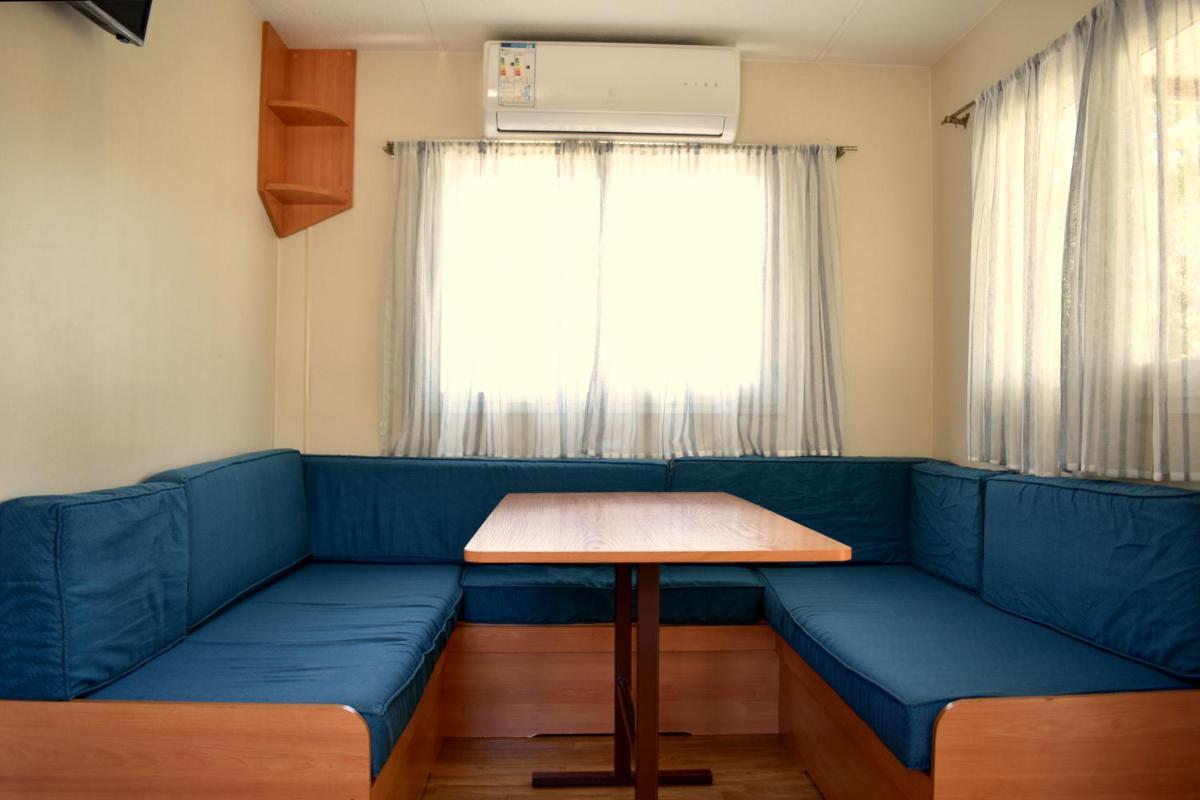 Mobile Home (4 Adults) photo 2