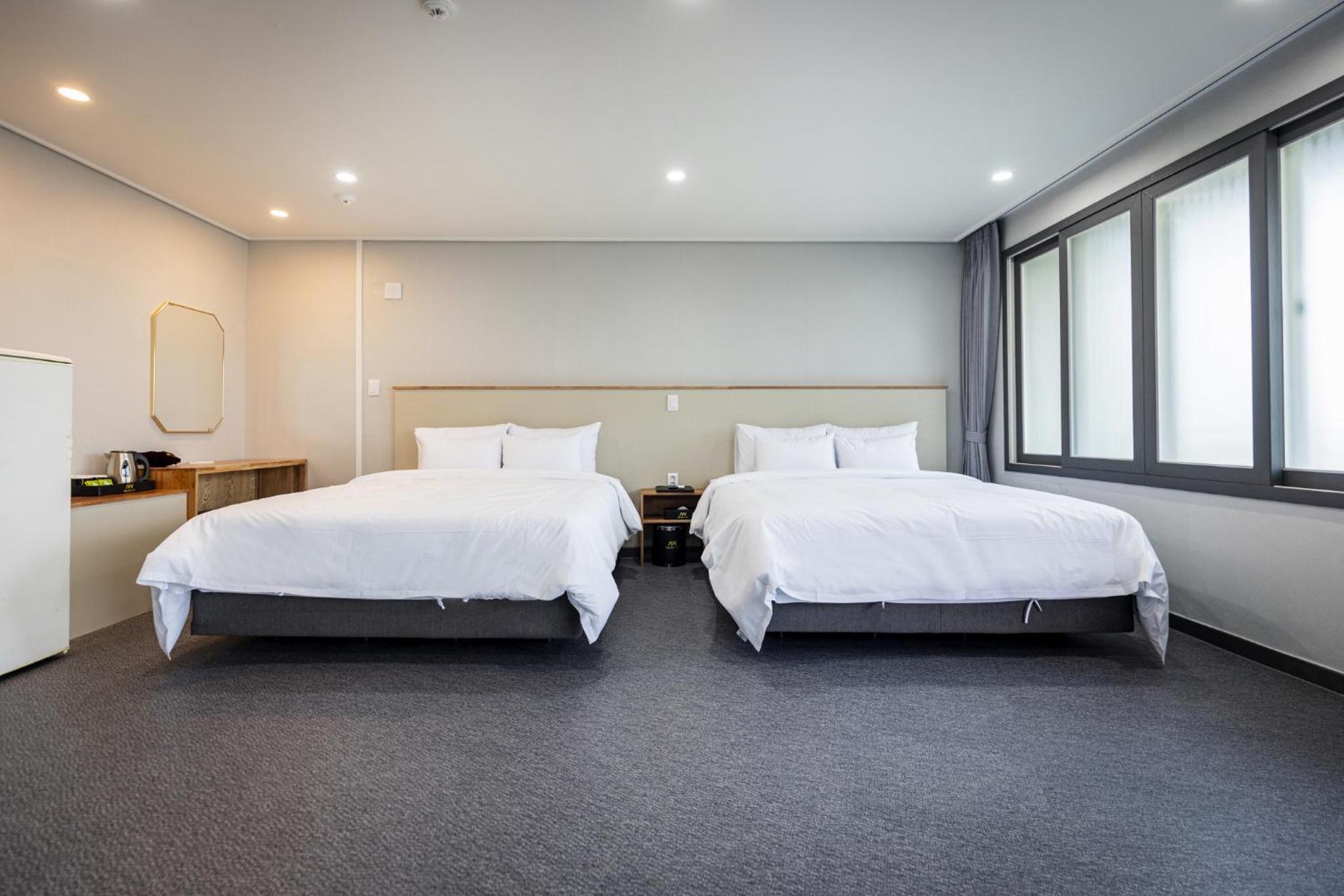 Stay Building - Low Floor Run of House Room photo 2