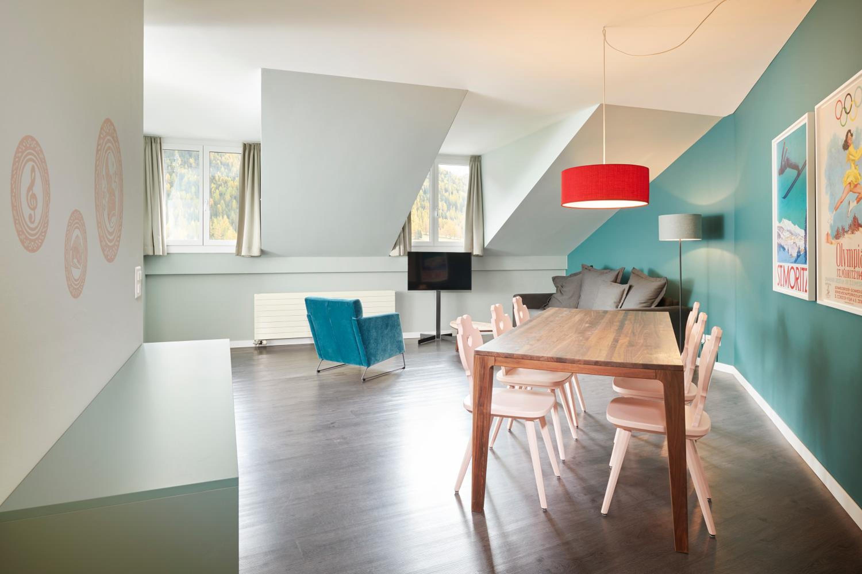 Modern Two-Bedroom Apartment photo 1