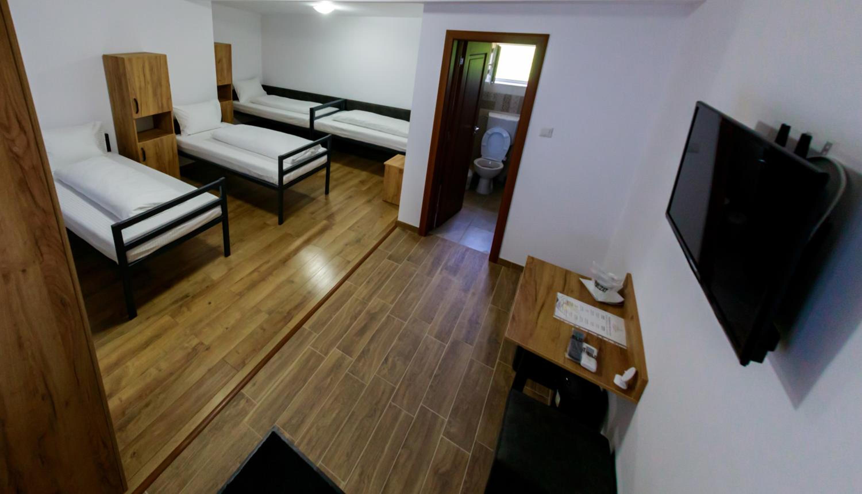 Quadruple Room - Photo 5