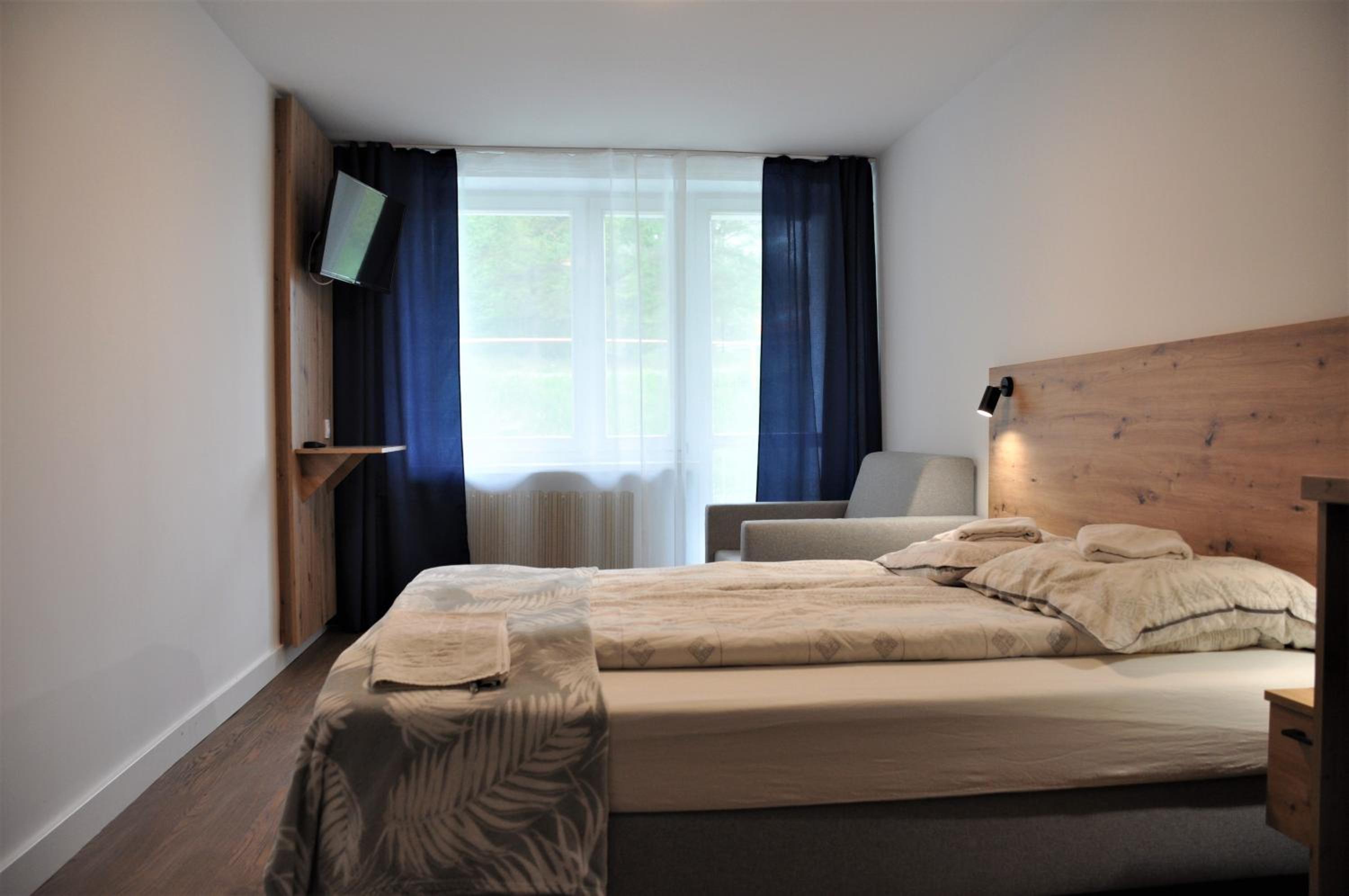 Double Room with Balcony (2 Adults + 1 Child) - Photo 1
