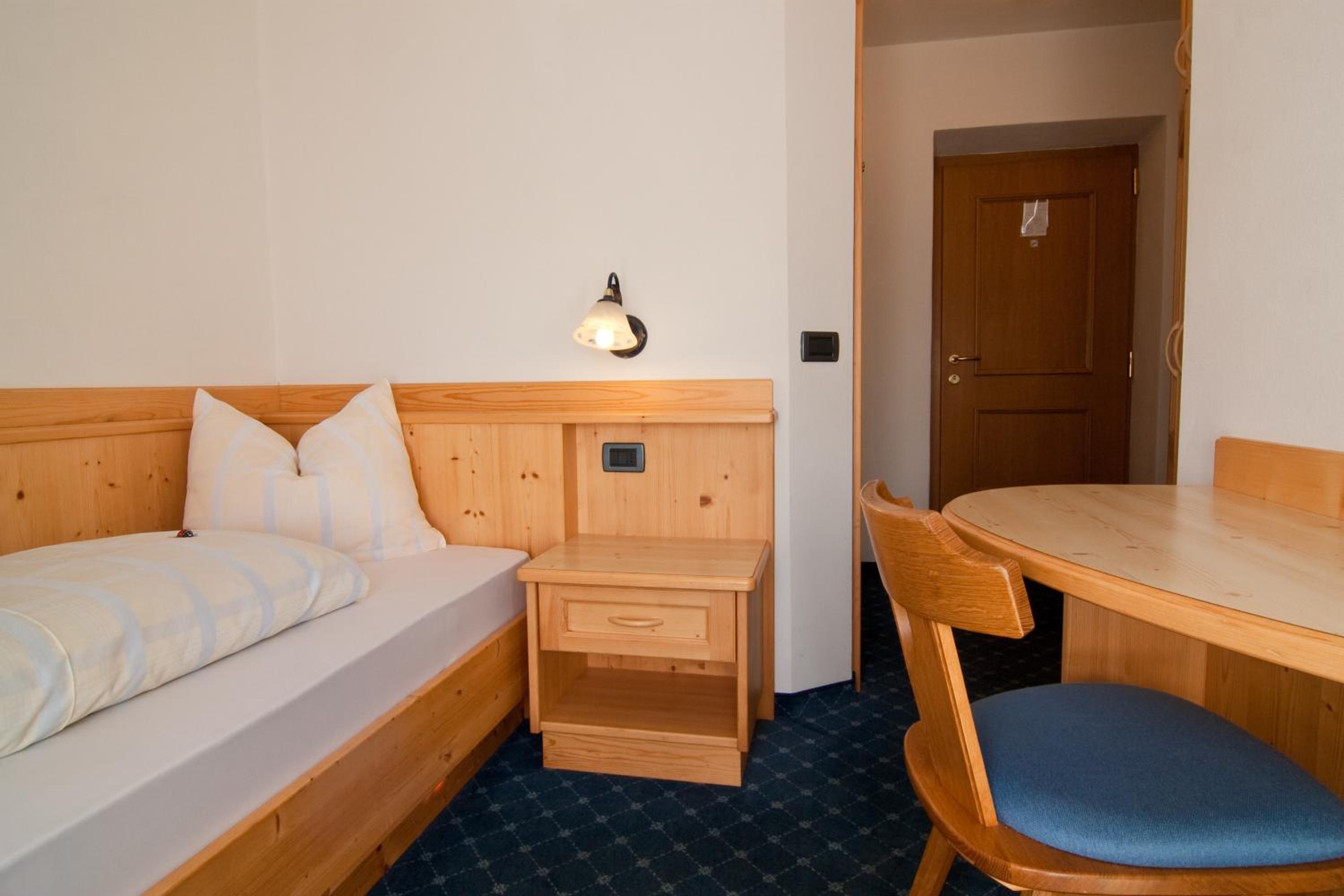 Single Room with Balcony photo 2