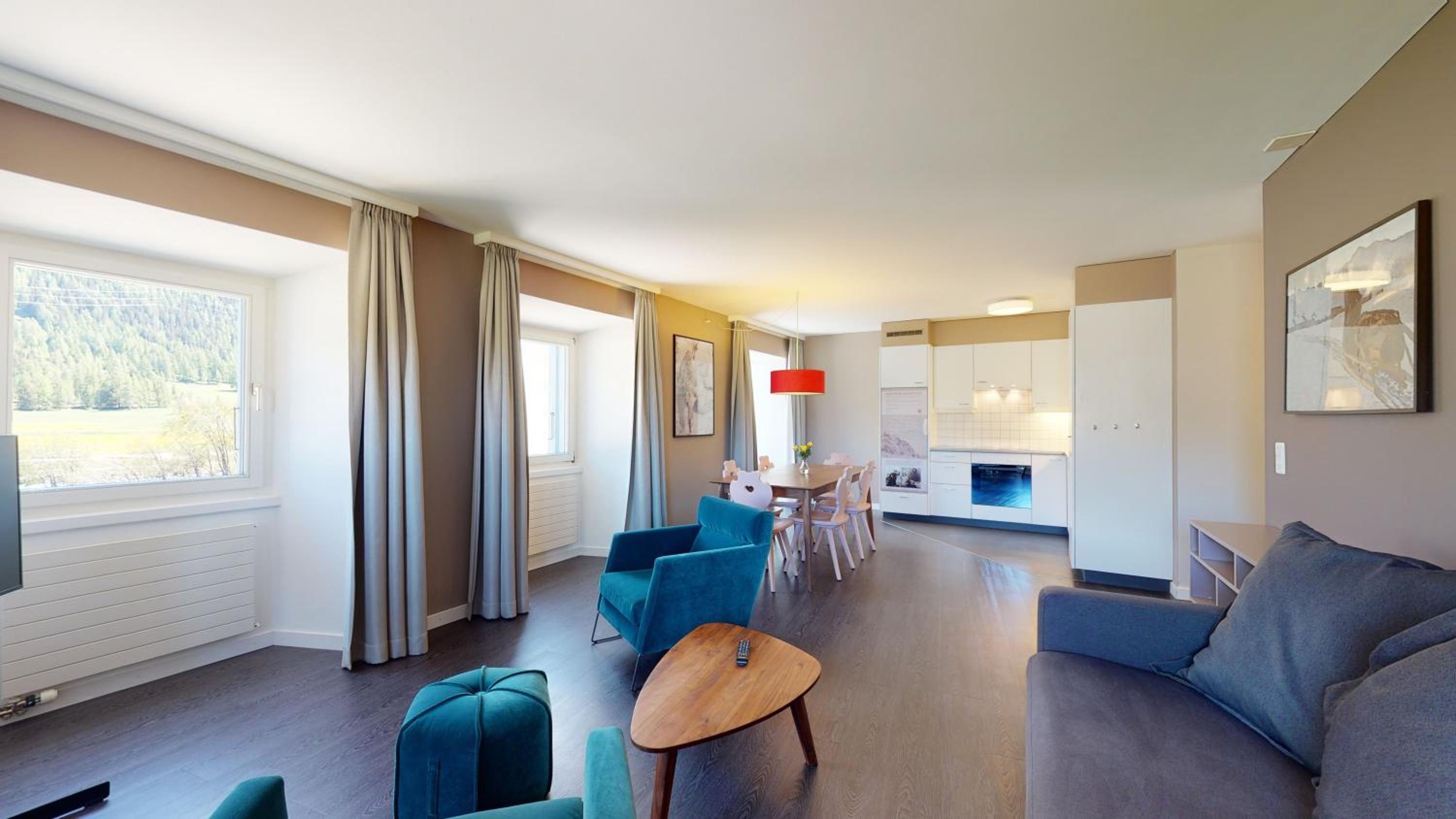 Modern Three-bedroom Apartment photo 1