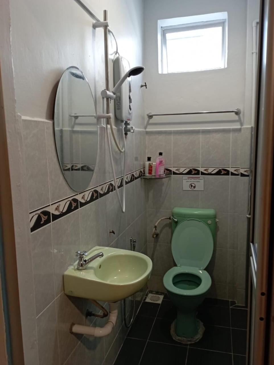 Standard Queen Room - Photo 6