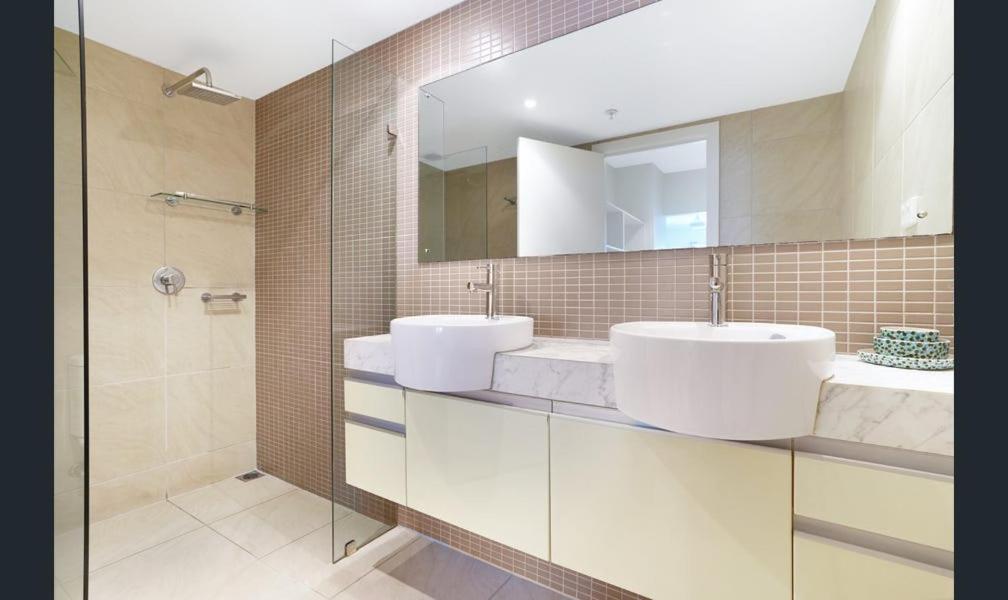 One-Bedroom Apartment With Balcony And City View photo 2