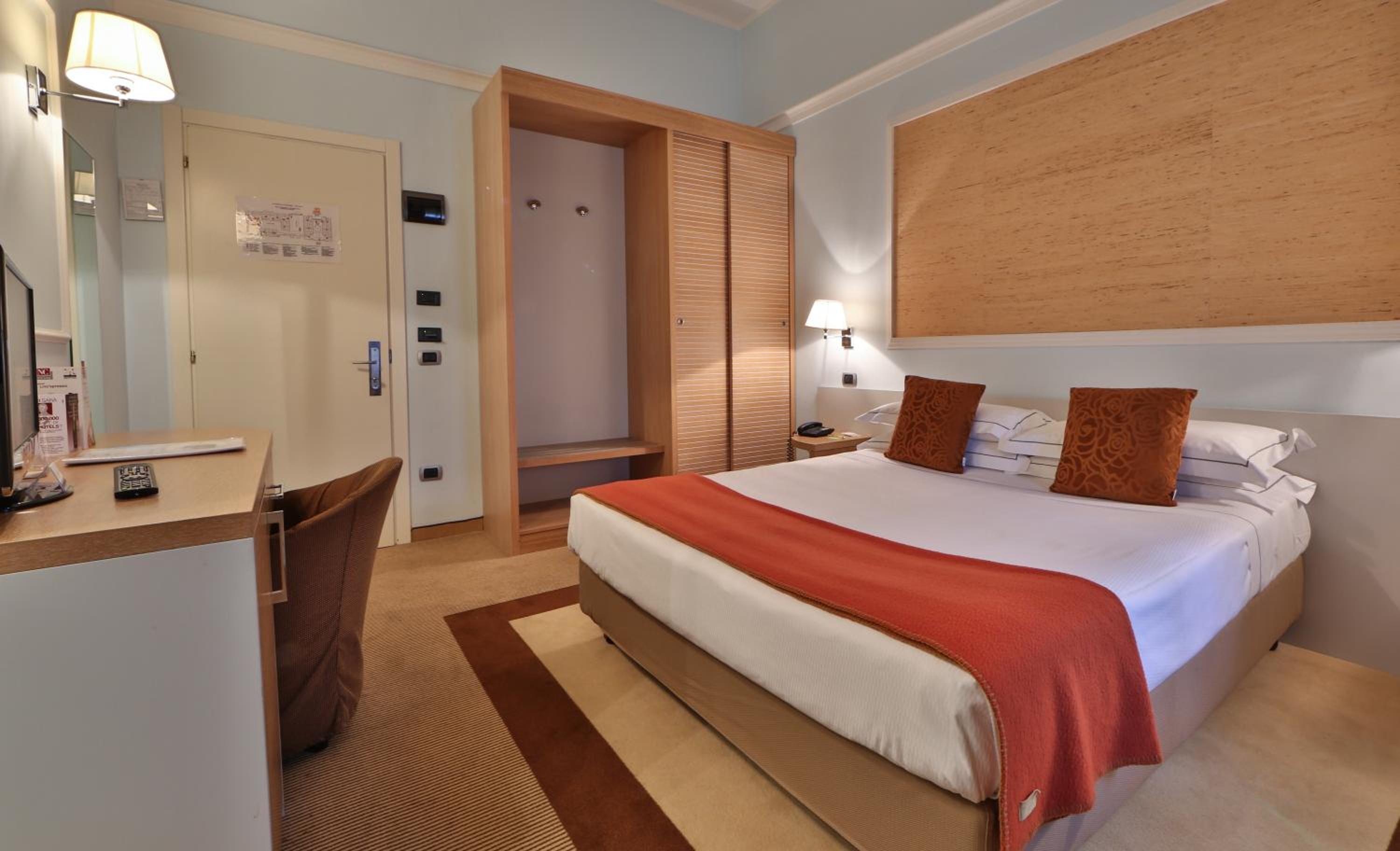 Classic Double or Twin Room photo 2