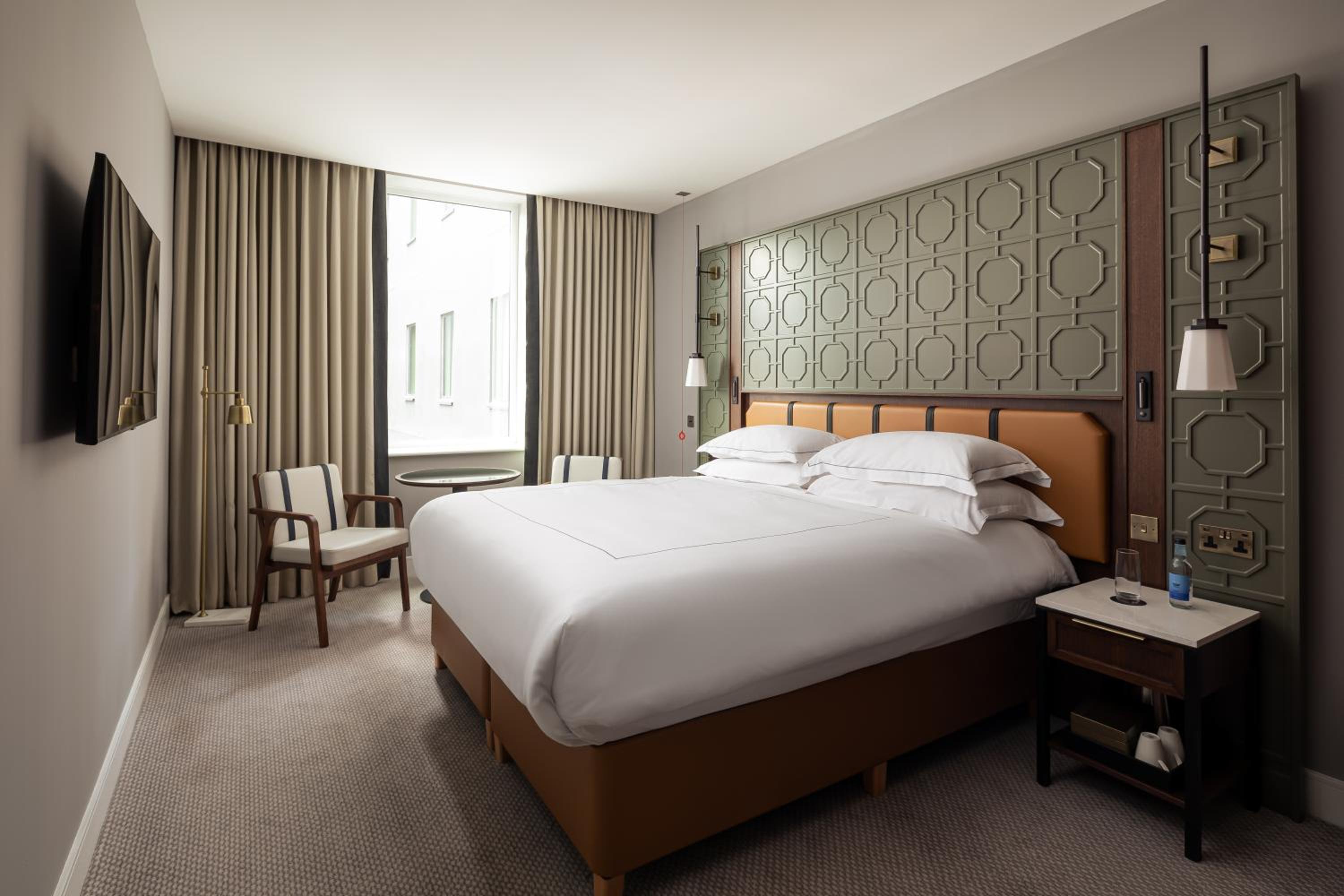 Deluxe King Room - Photo 1