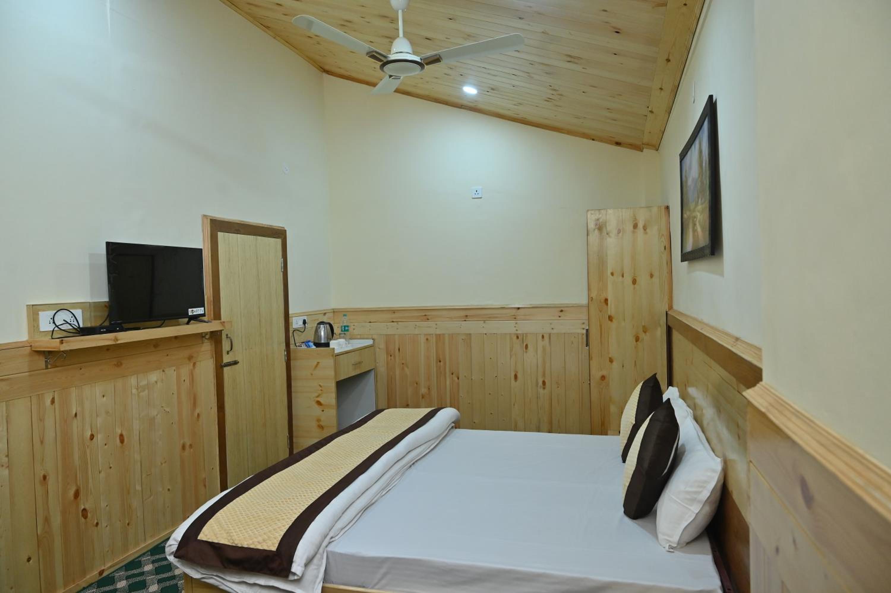Family Double Room - Photo 7