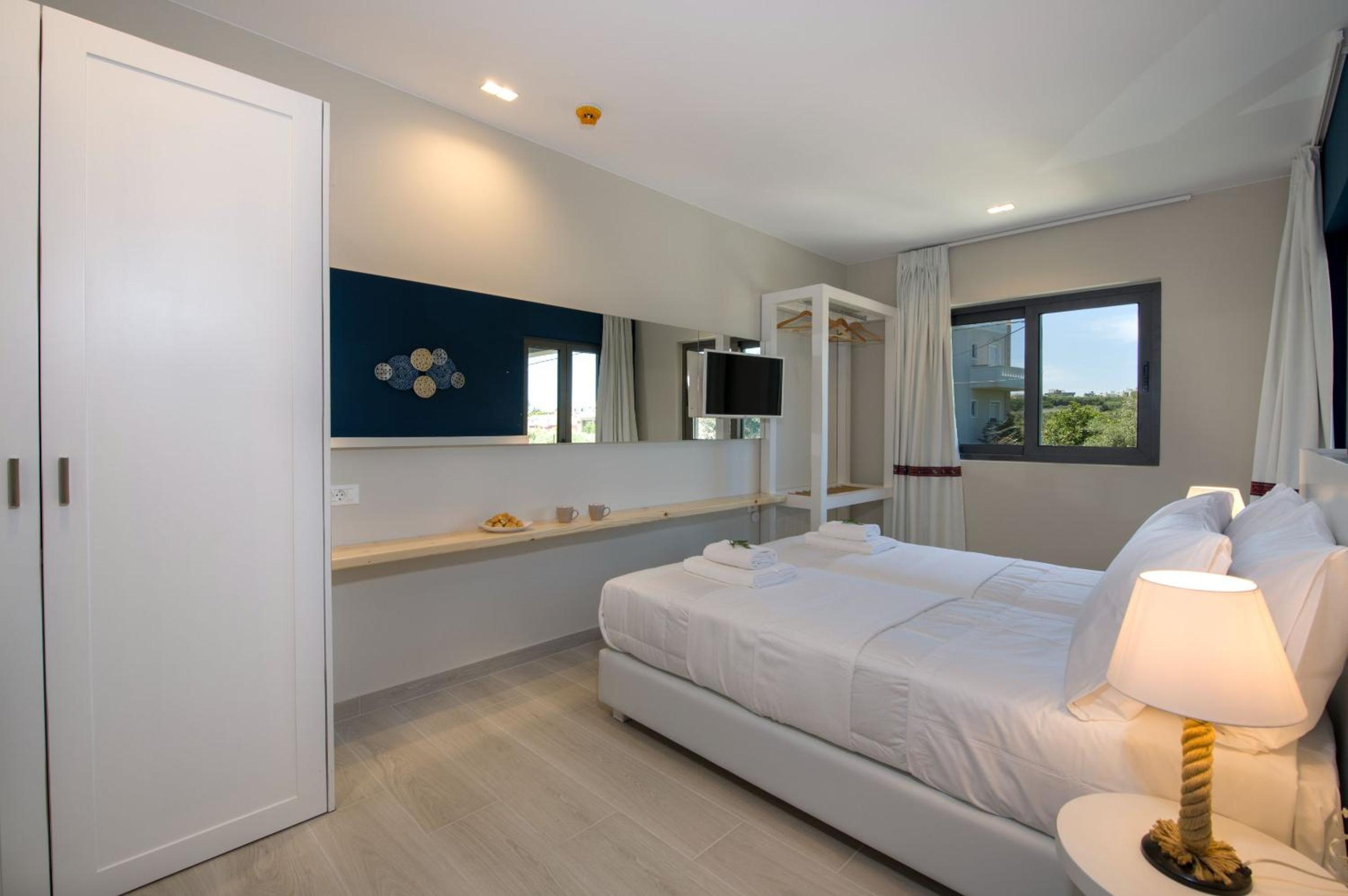 Deluxe Double Room with Balcony photo 2
