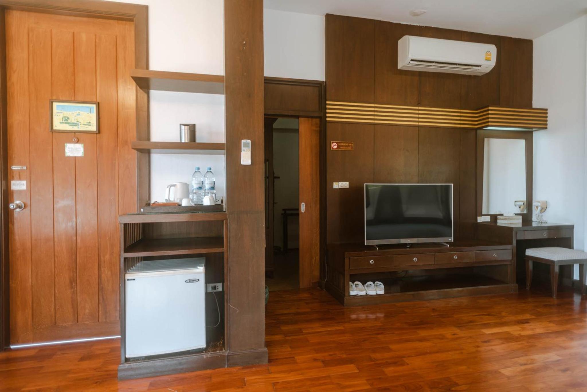 Two-Bedroom Villa - Photo 4