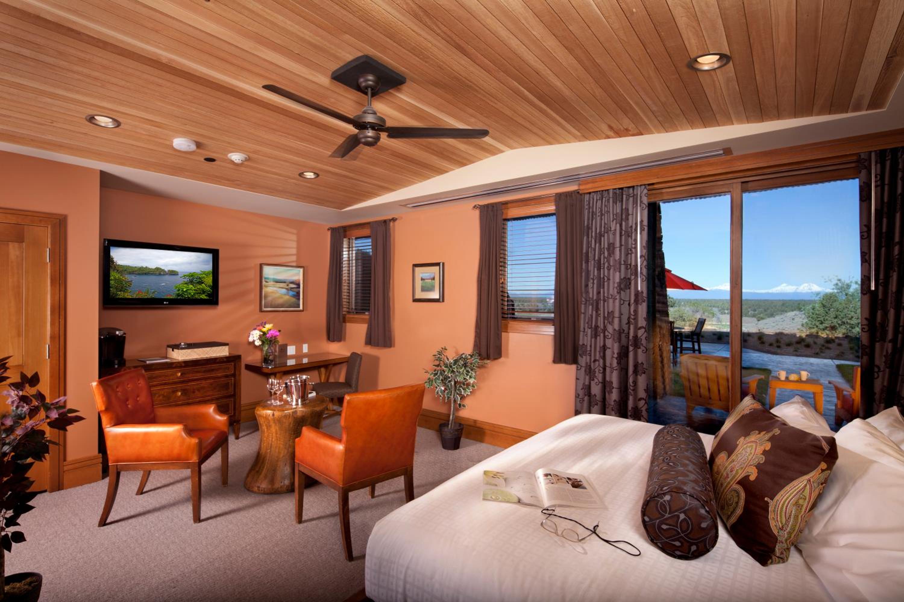 Deluxe King Room - Photo 1