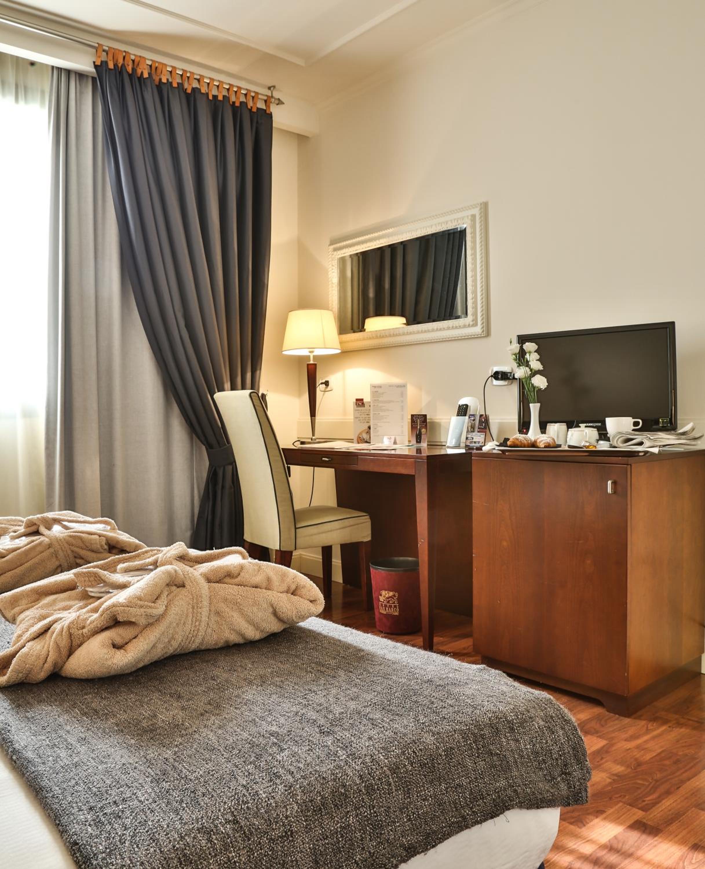 Superior Double or Twin Room - Photo 14