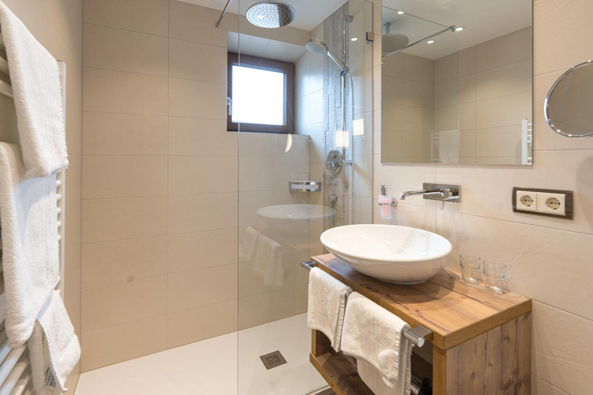 Superior Double Room with Balcony - Photo 12
