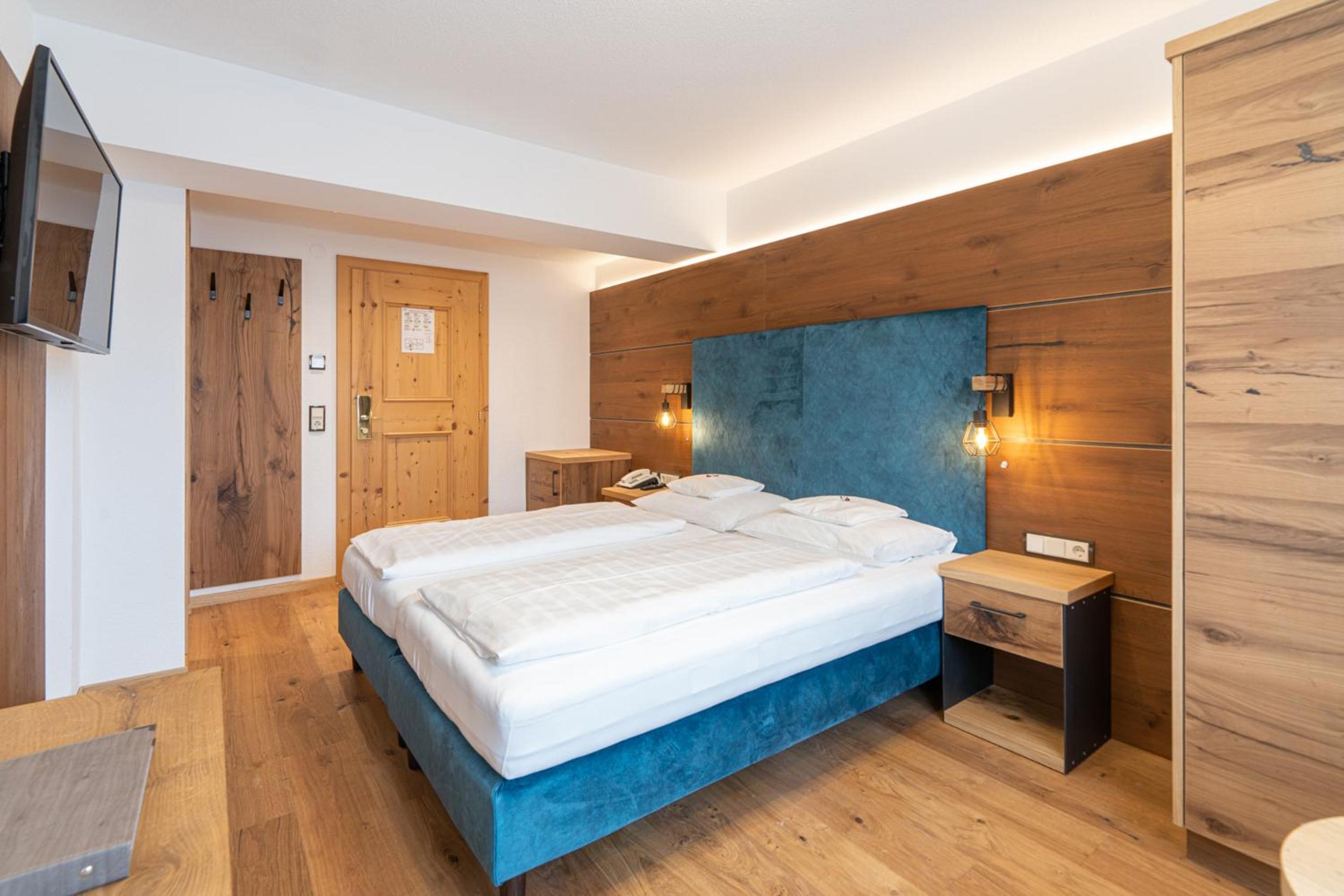 Superior Double Room with Balcony - Photo 1