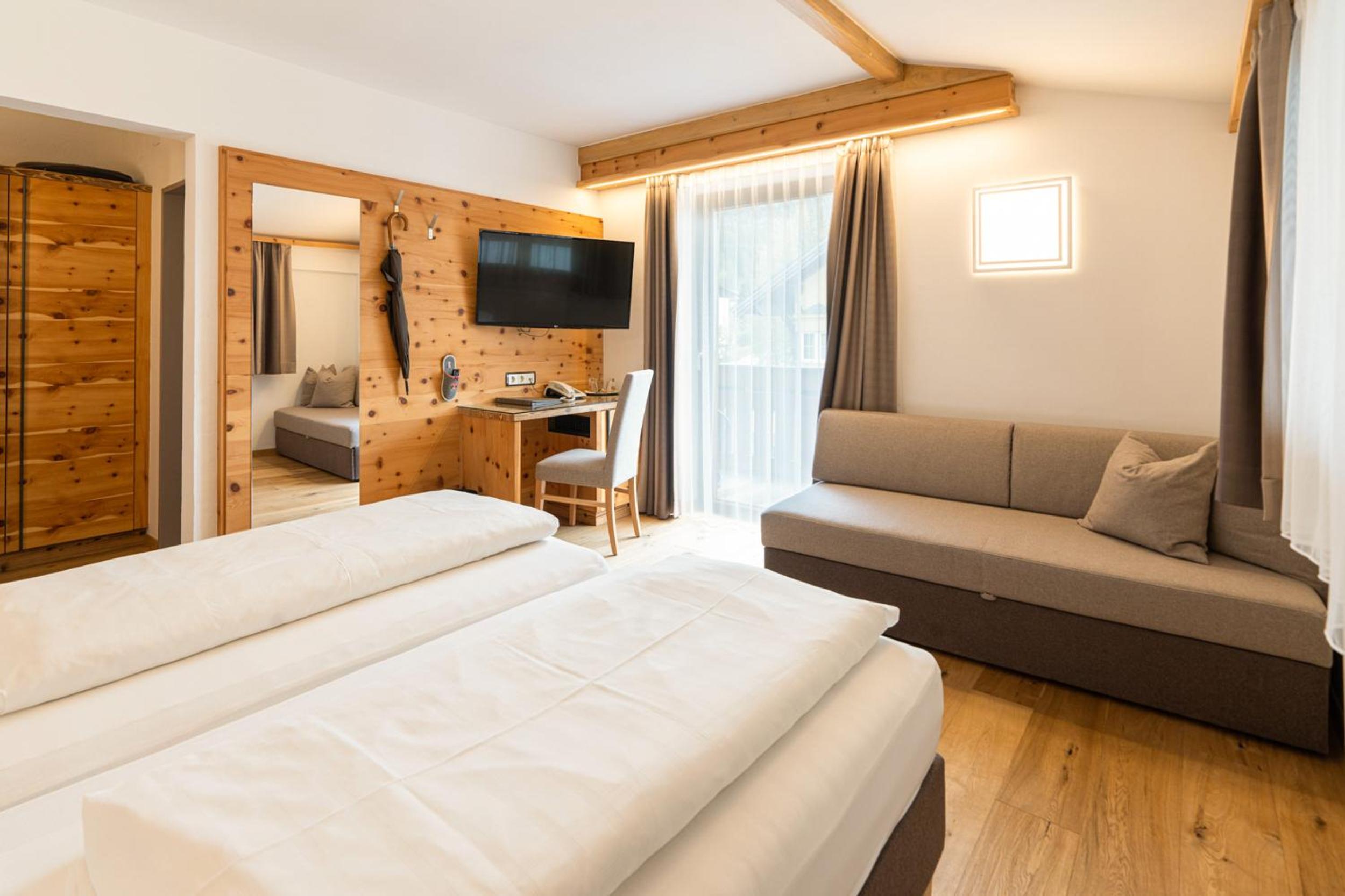 Superior Double Room with Balcony - Photo 11