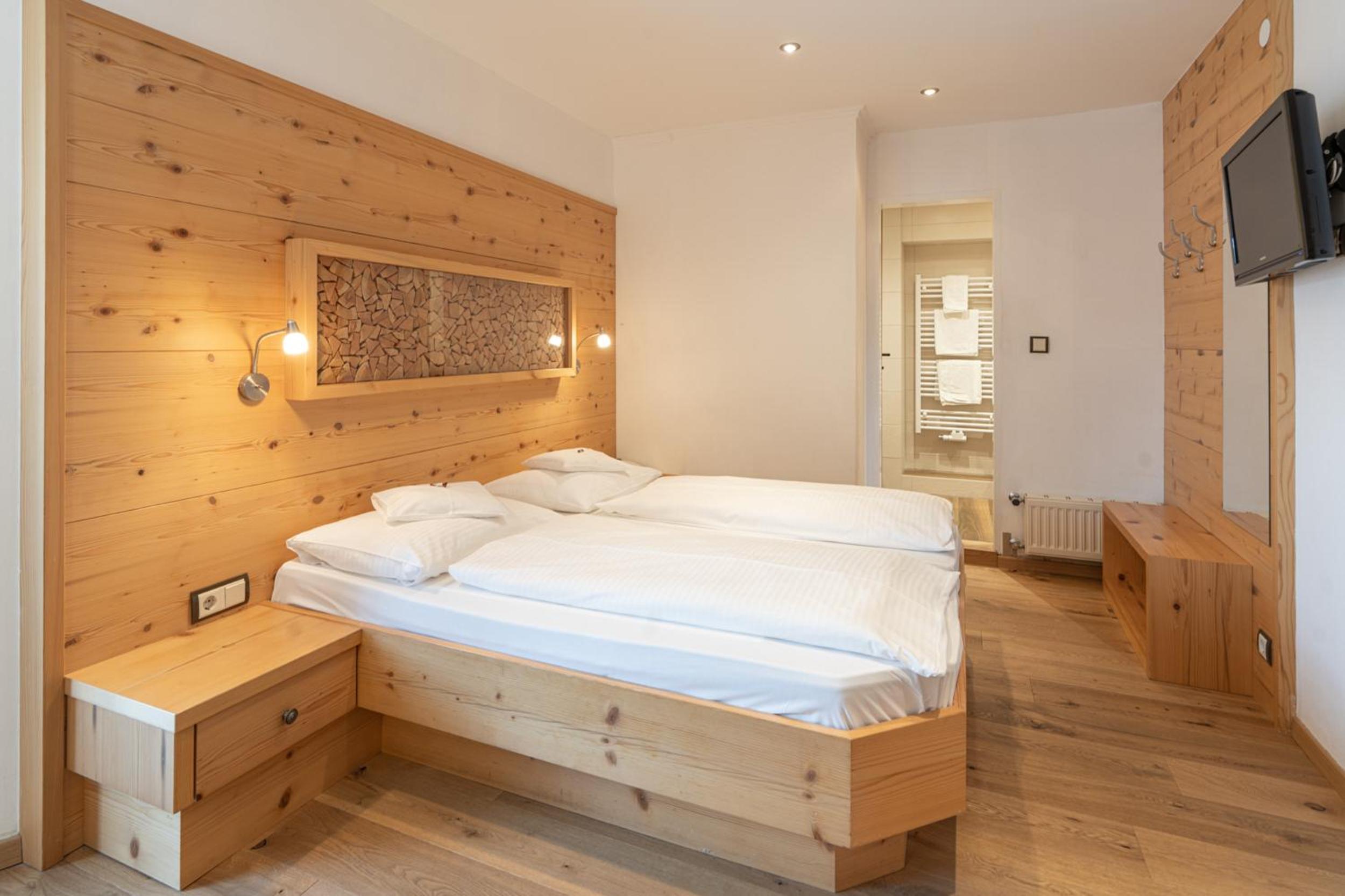 Superior Double Room with Balcony - Photo 10