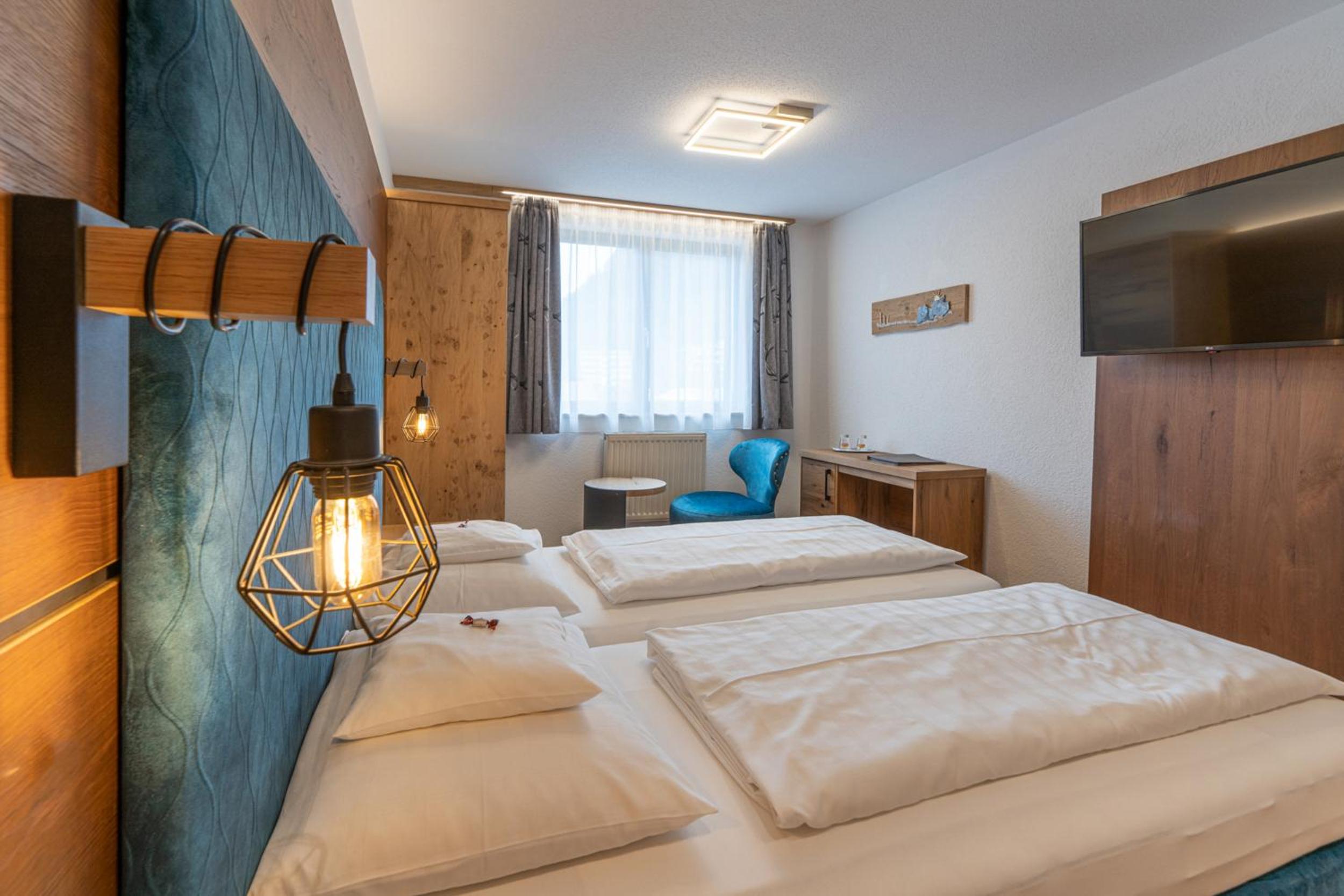 Superior Double Room with Balcony - Photo 9