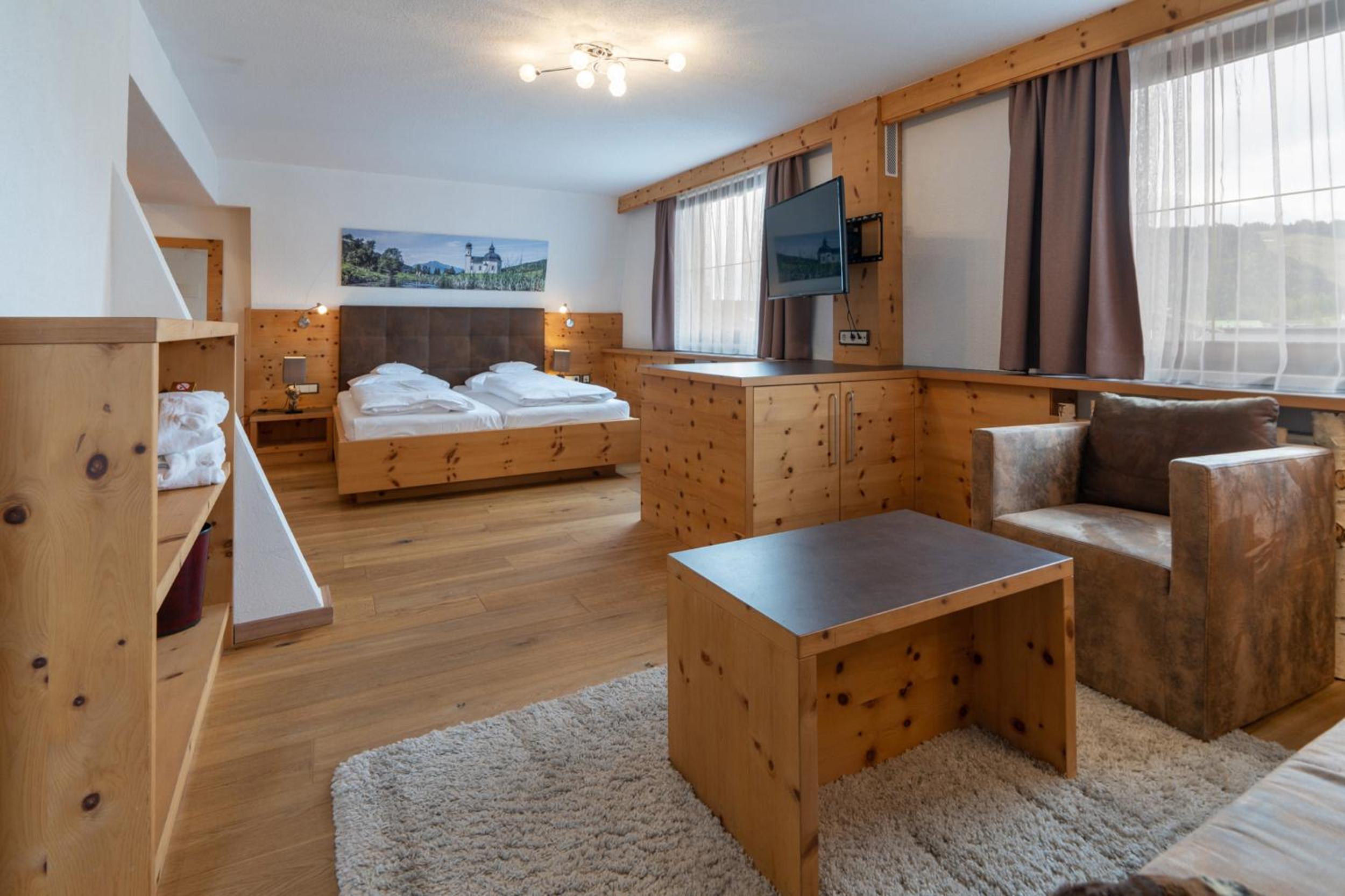 Deluxe Junior Suite - Photo 3