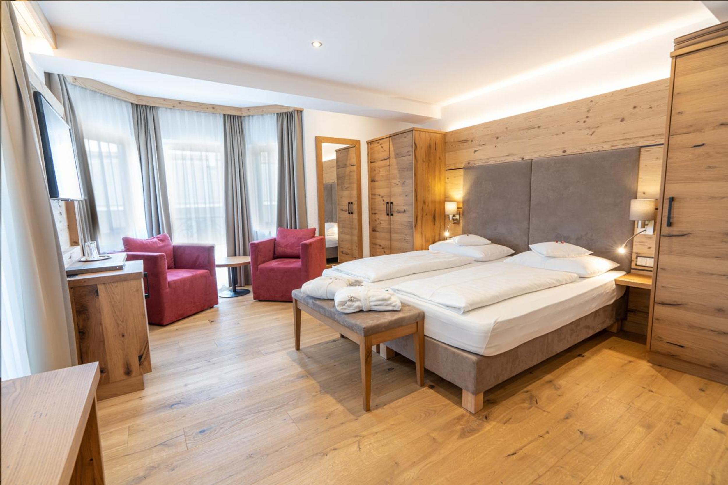 Superior Double Room with Balcony - Photo 8