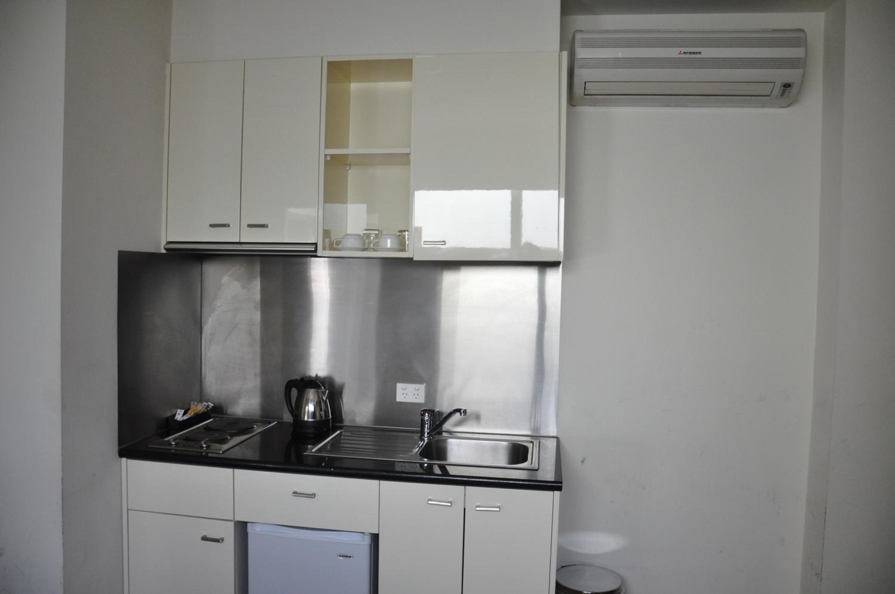 Studio Apartment - Photo 6