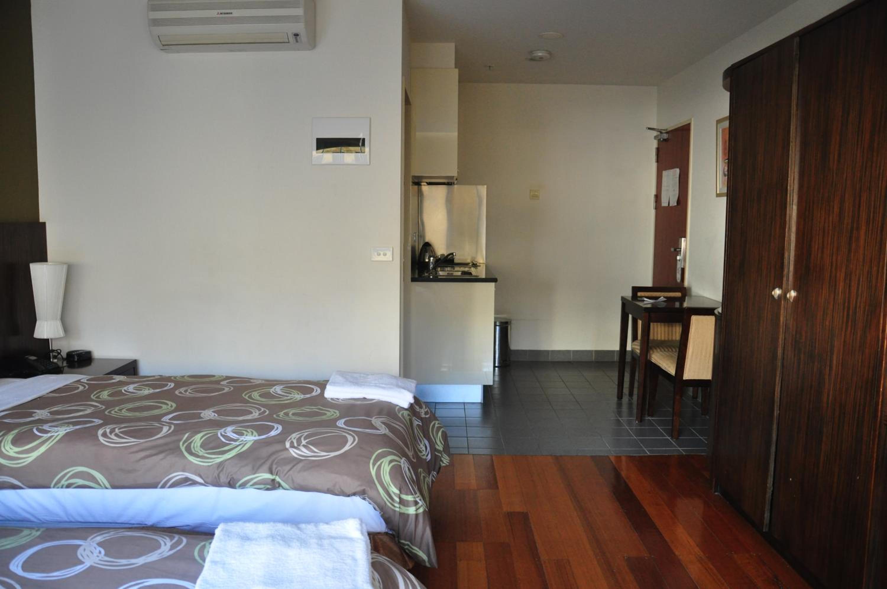 Deluxe Studio Apartment - Photo 8
