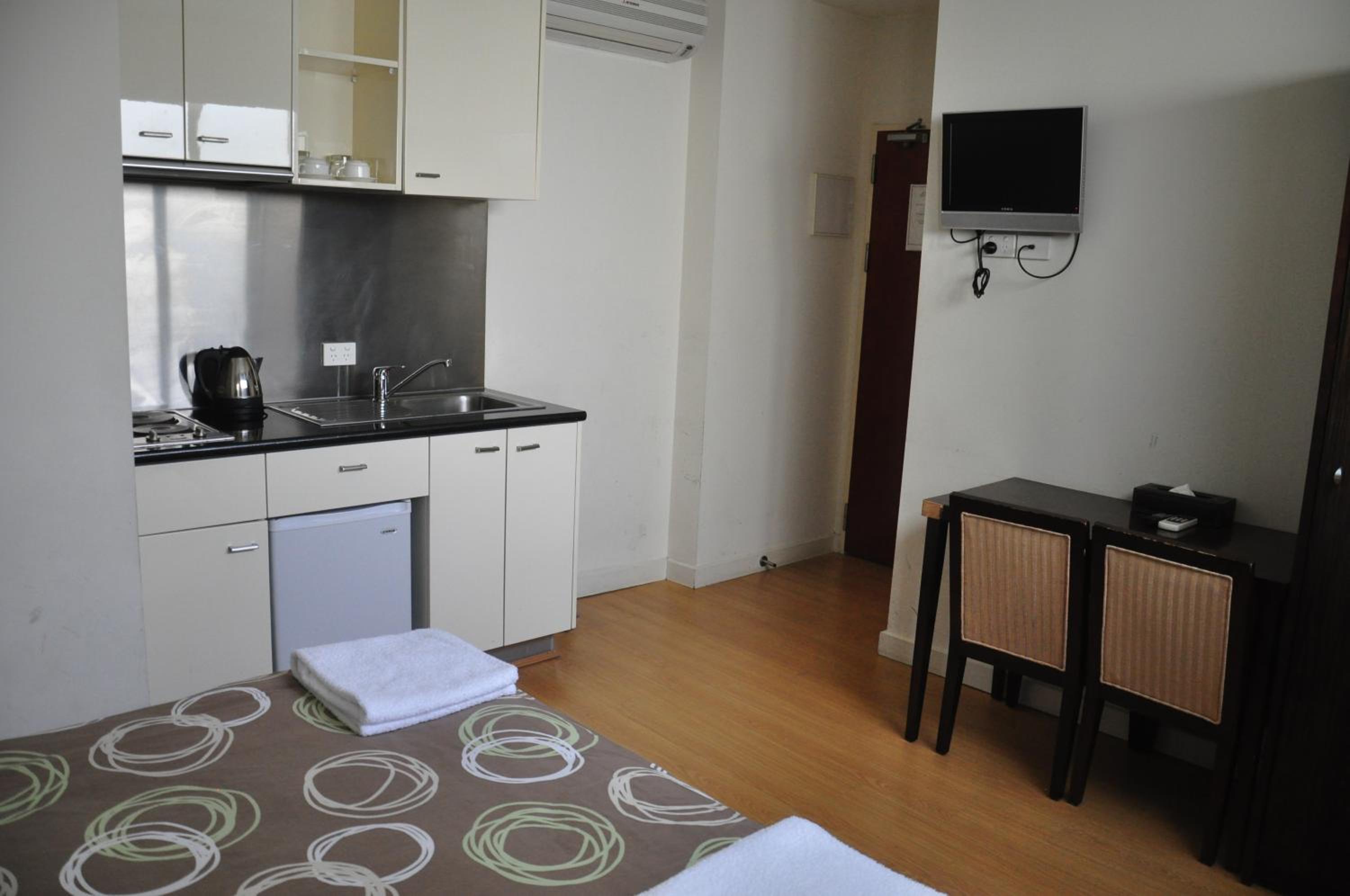 Studio Apartment - Photo 7