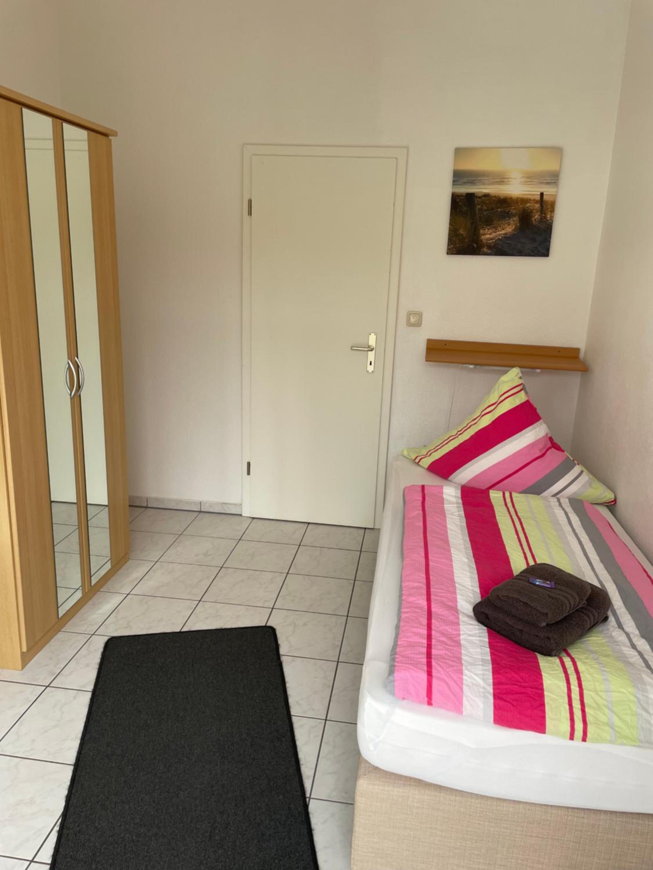 Single Room with Bathroom photo 3