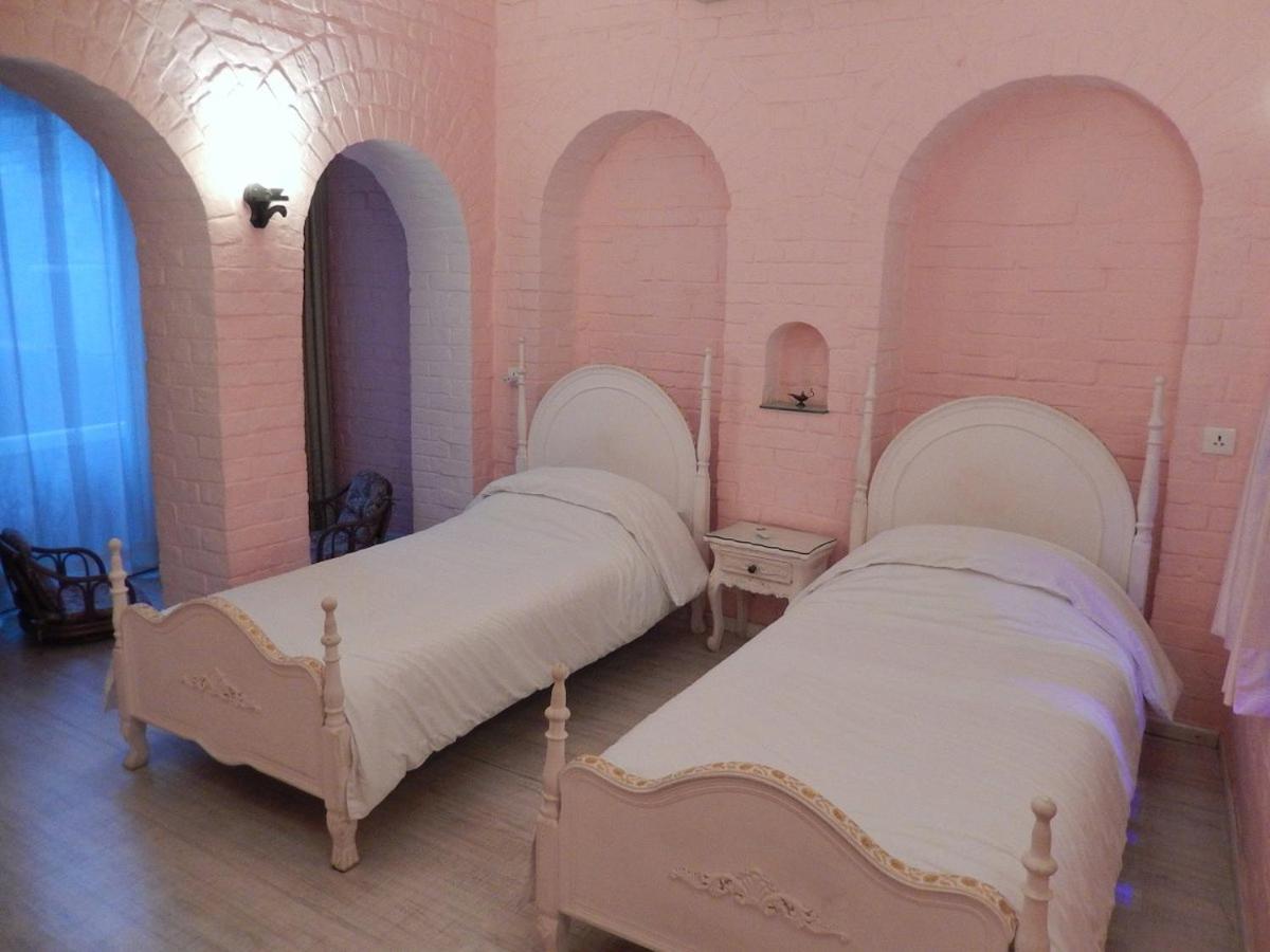 Suite with Hot Tub - Photo 3