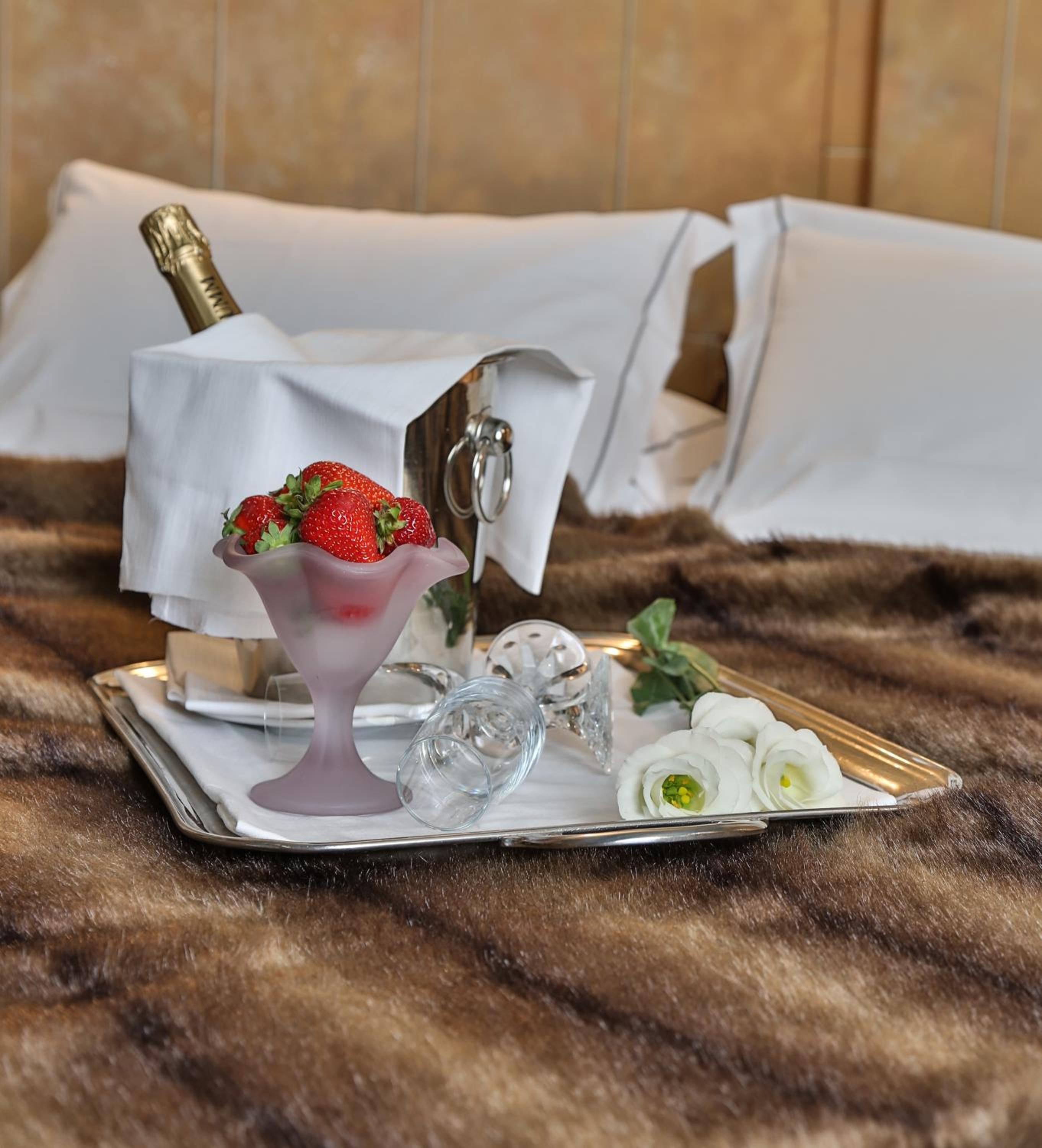 Suite - Photo 11