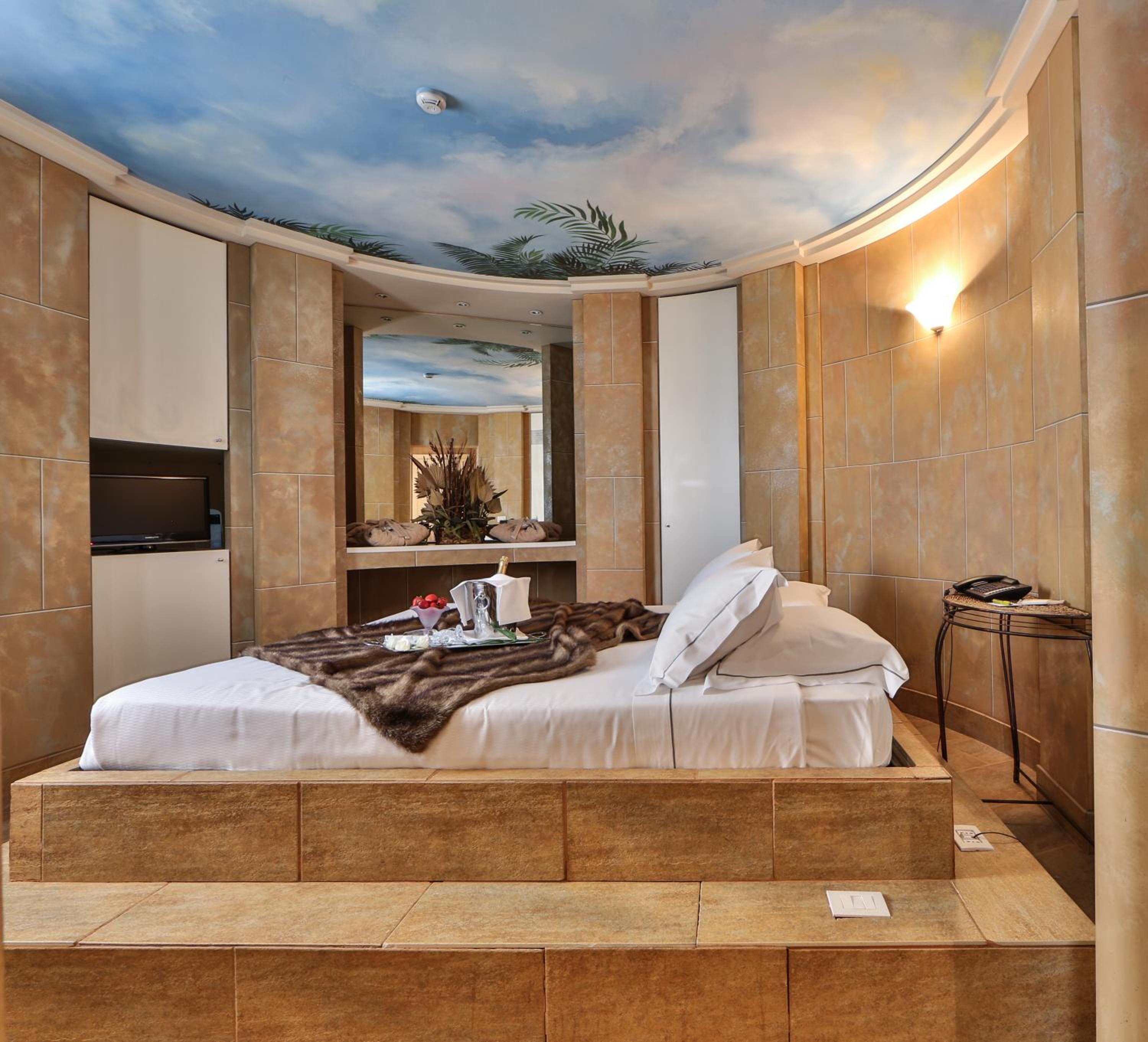 Suite - Photo 3