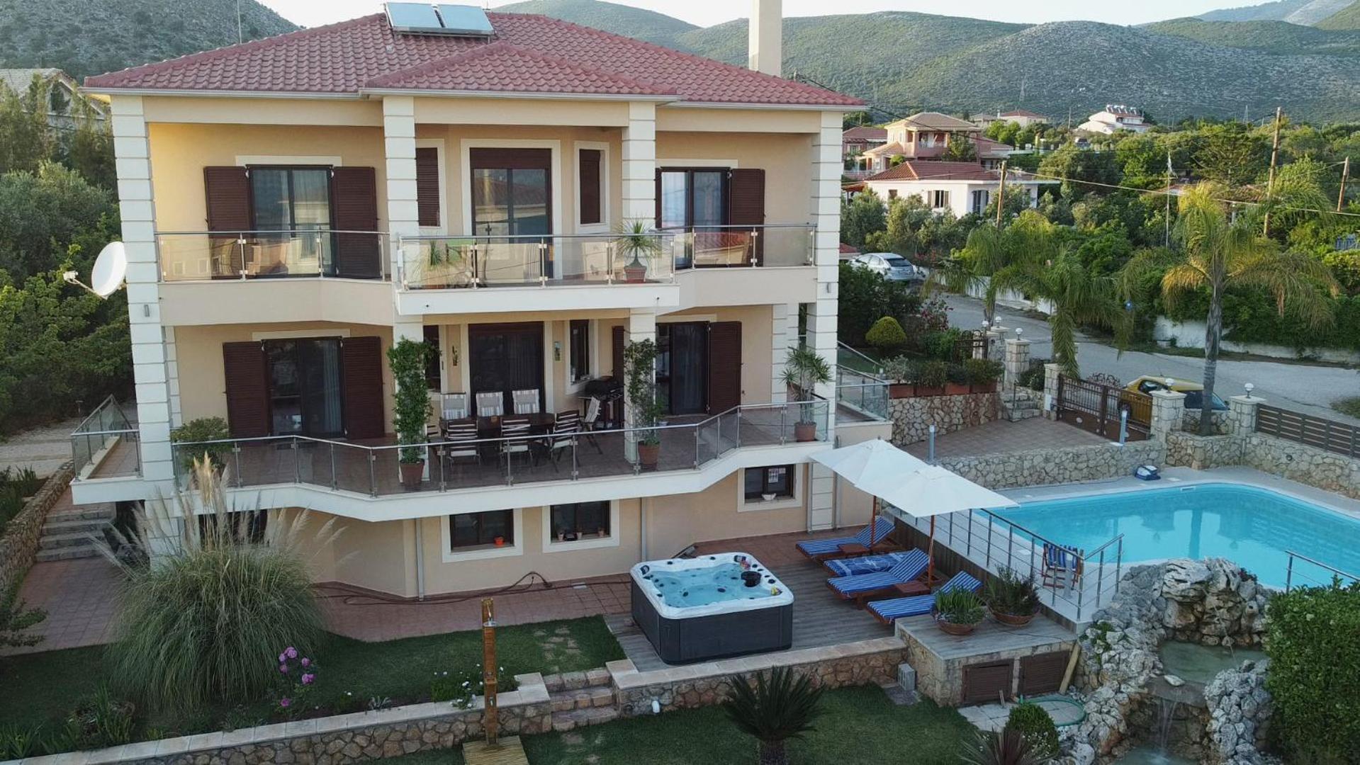 Deluxe Villa photo 2