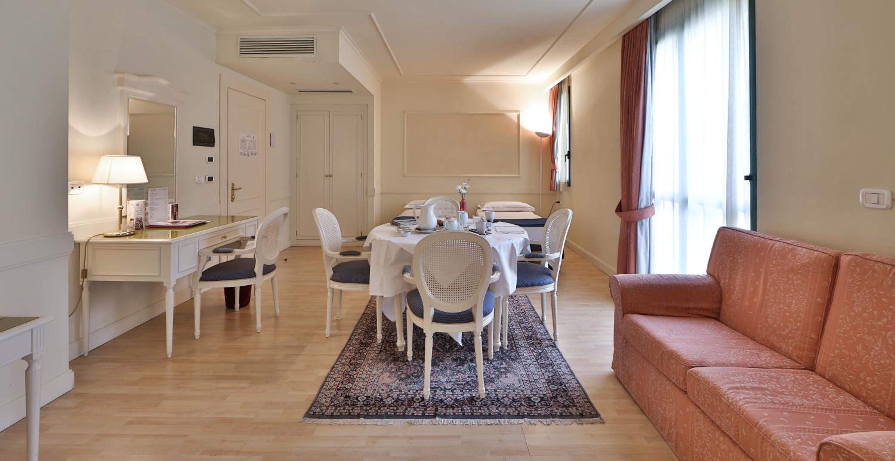 Junior Suite (2 Adults + 2 Children) - Photo 2