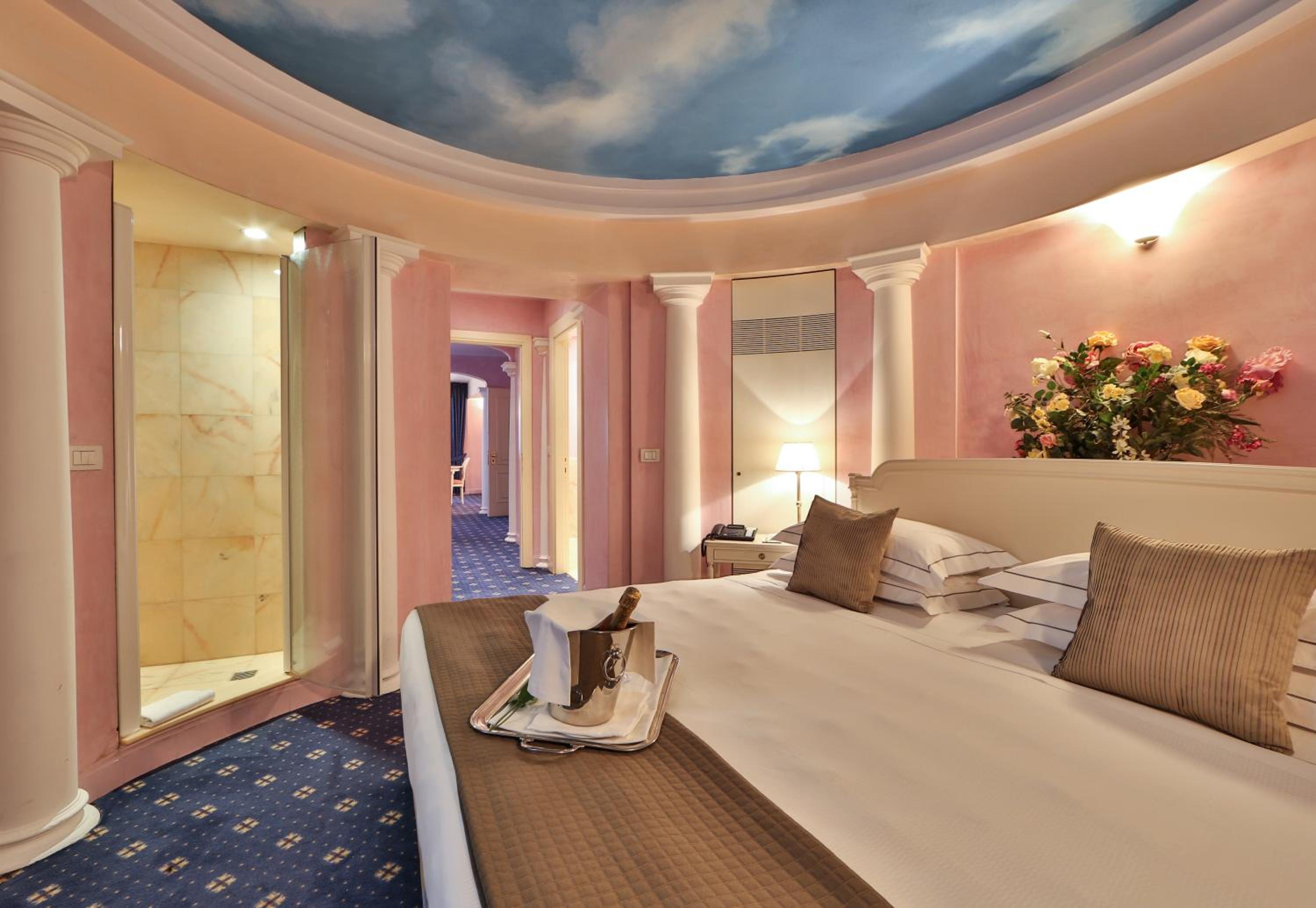 Suite - Photo 7