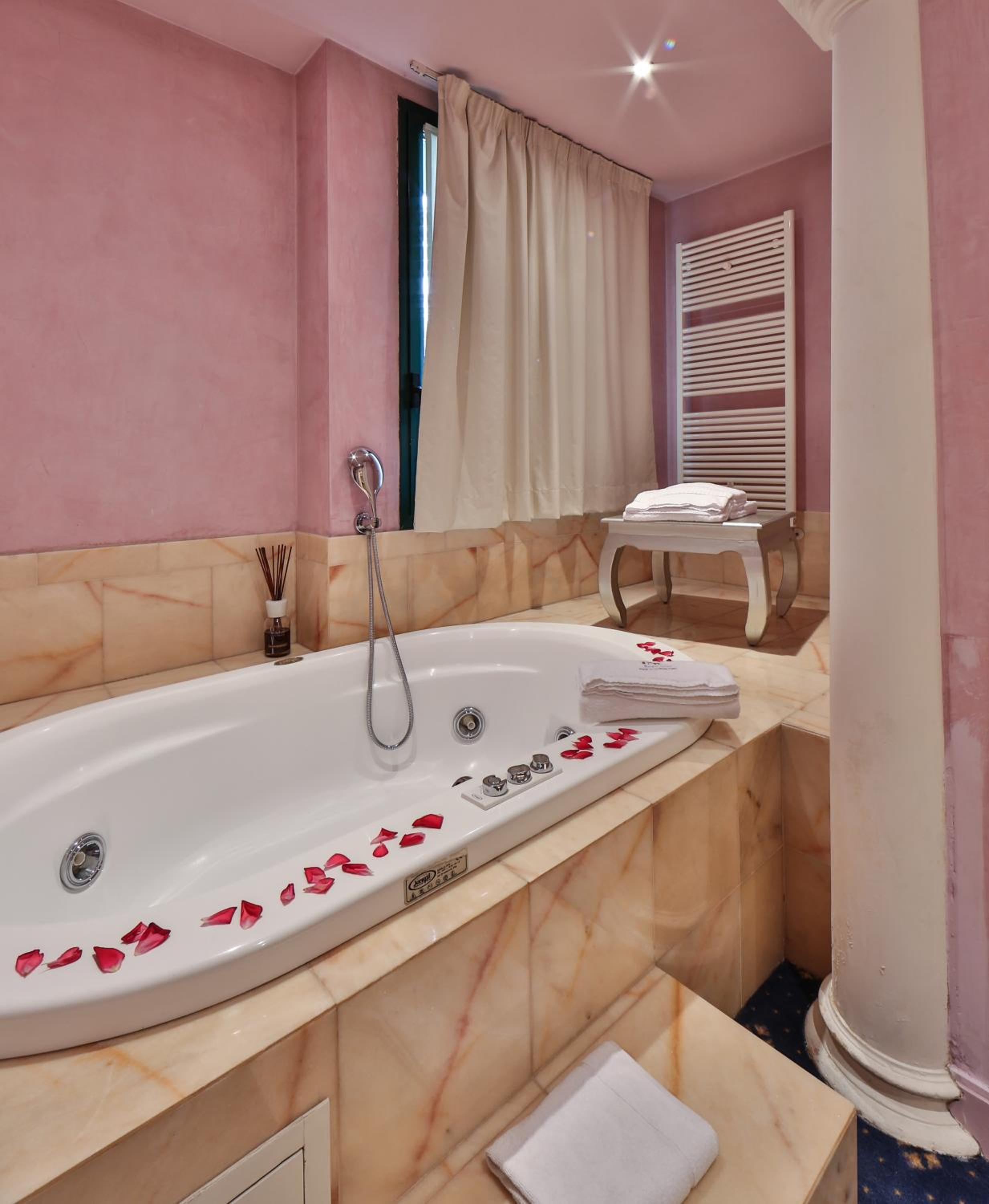 Suite - Photo 2