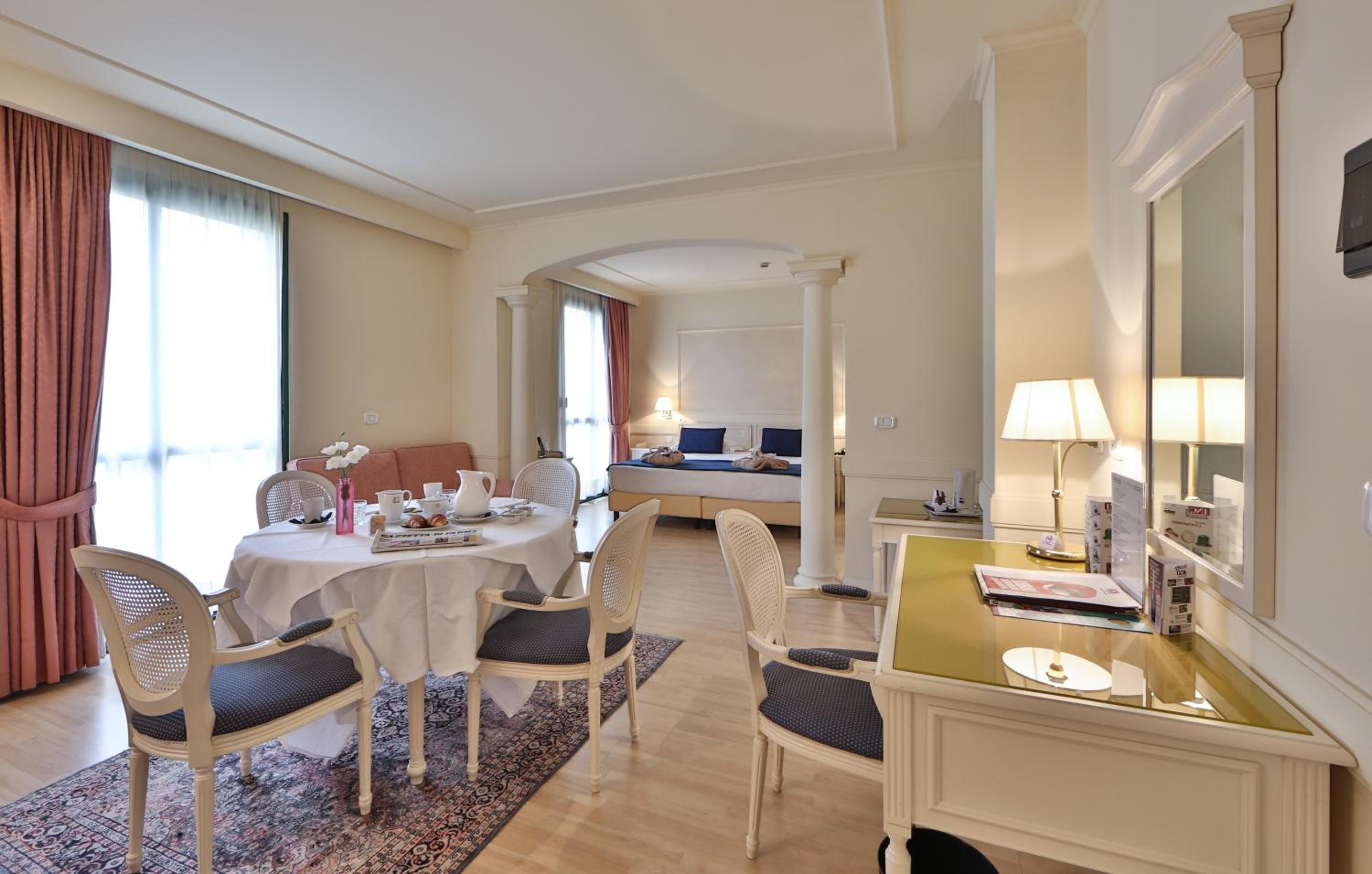 Junior Suite (2 Adults + 2 Children) - Photo 13