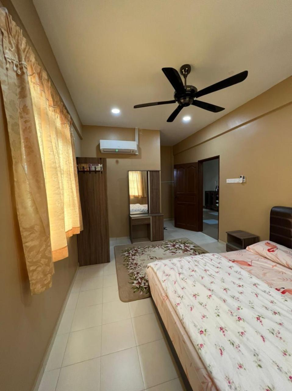 Three-Bedroom Apartment - Photo 4