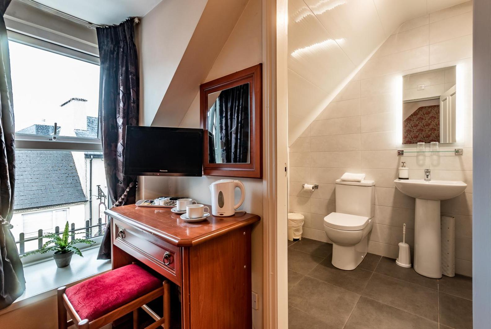 Deluxe Twin Room - Photo 17