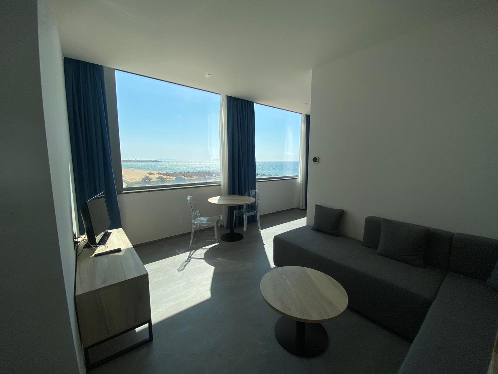 Suite - Photo 8