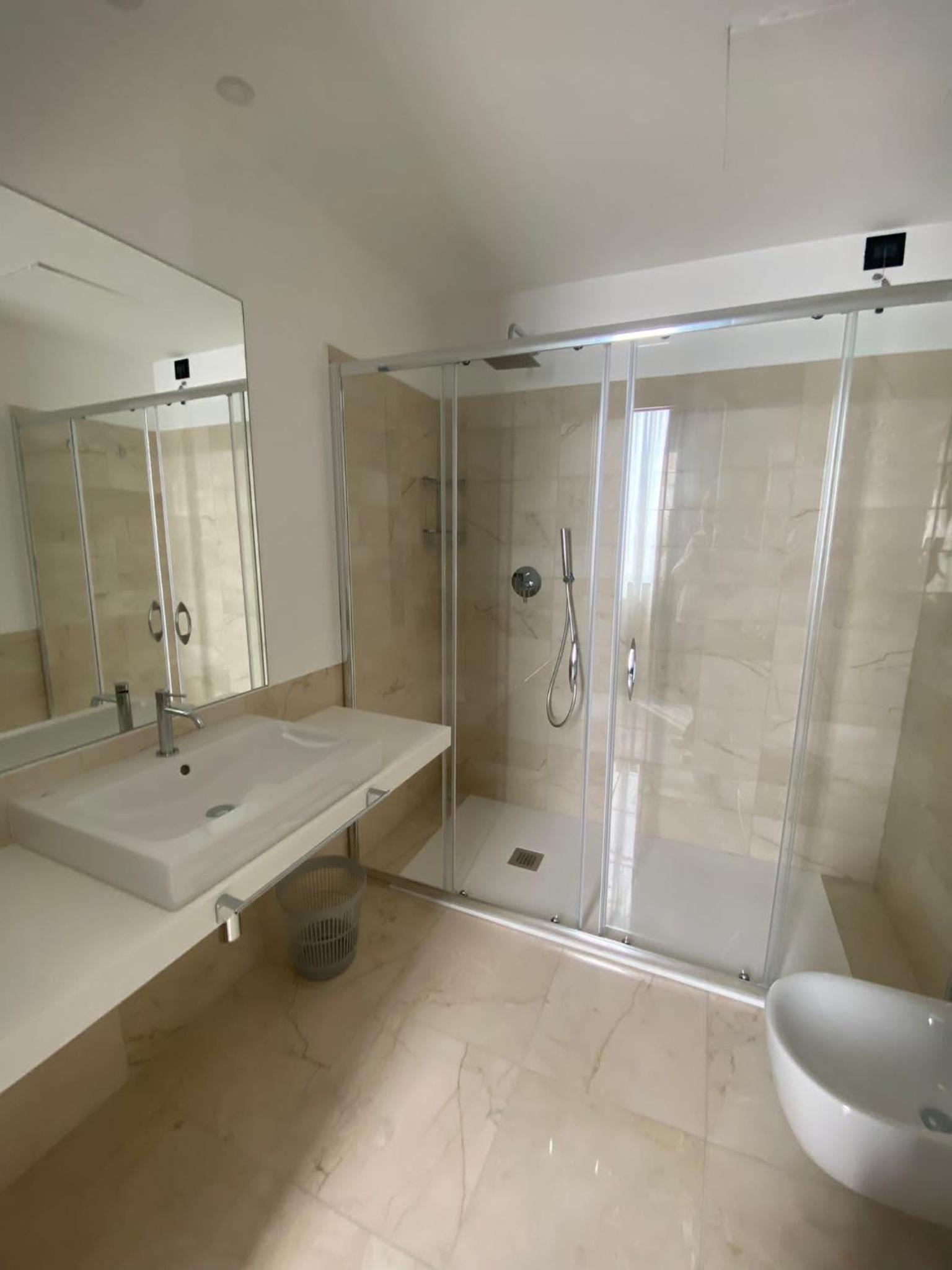 Suite - Photo 6