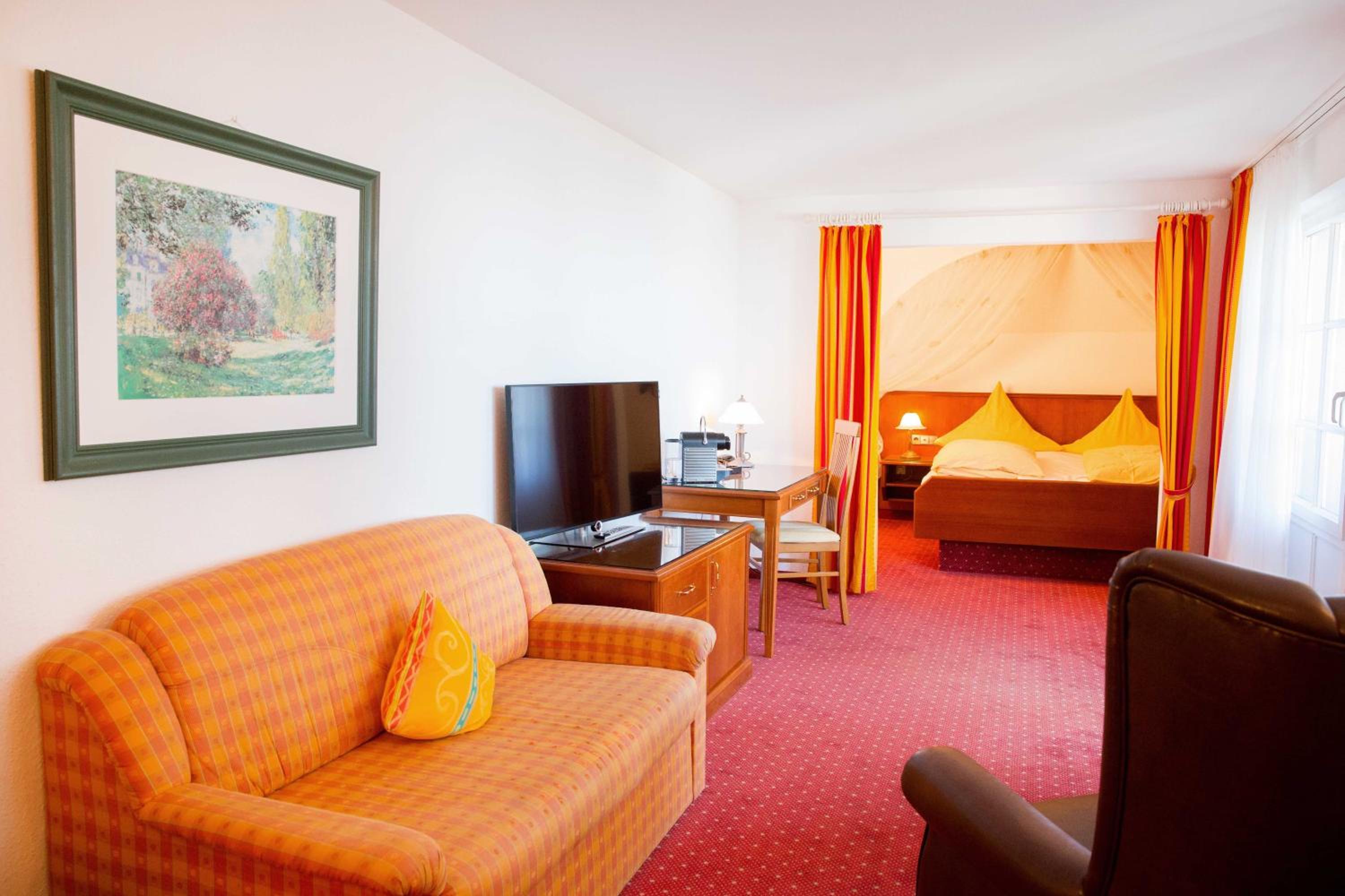 Suite with Lake View photo 3